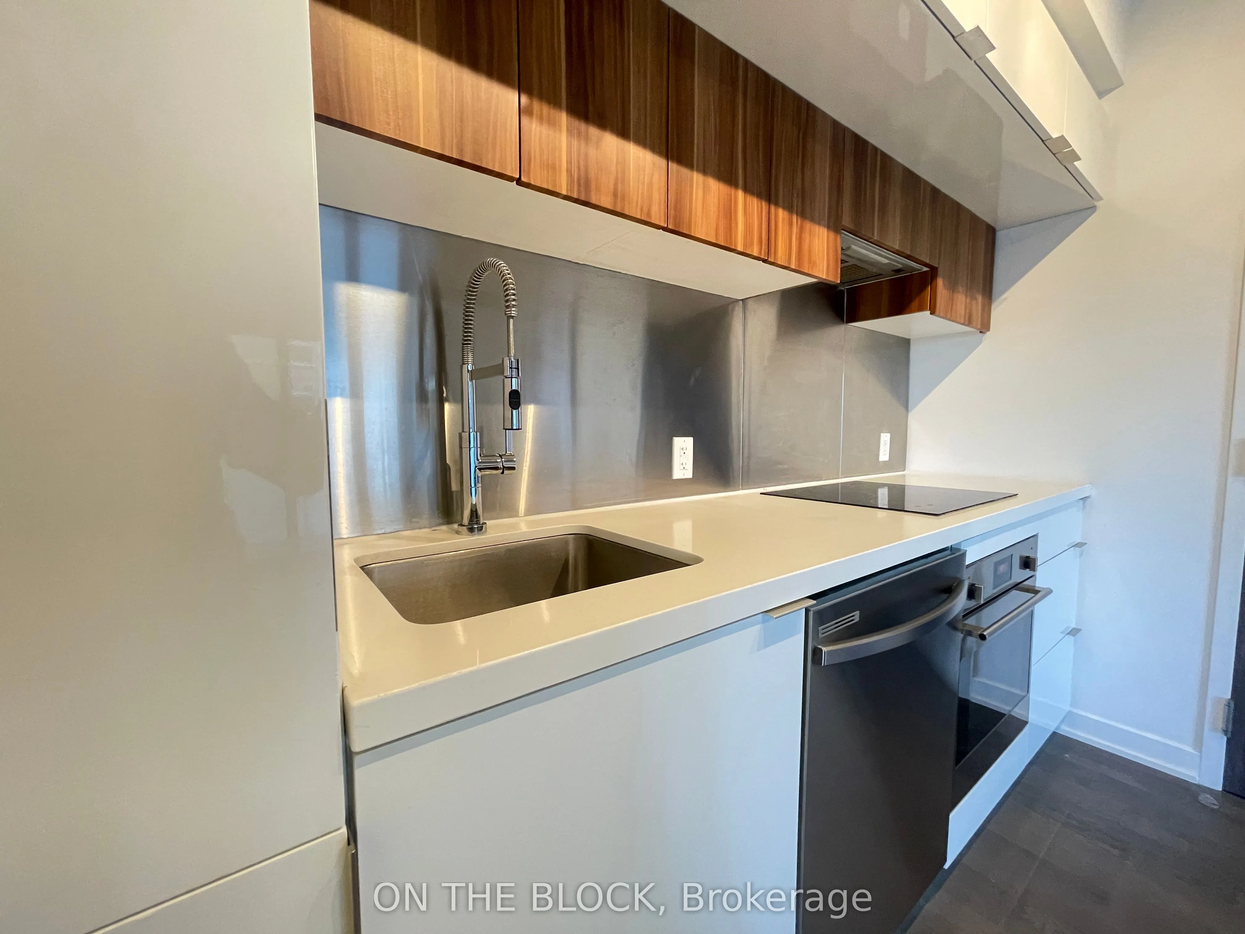 185 Roehampton Avenue, #509