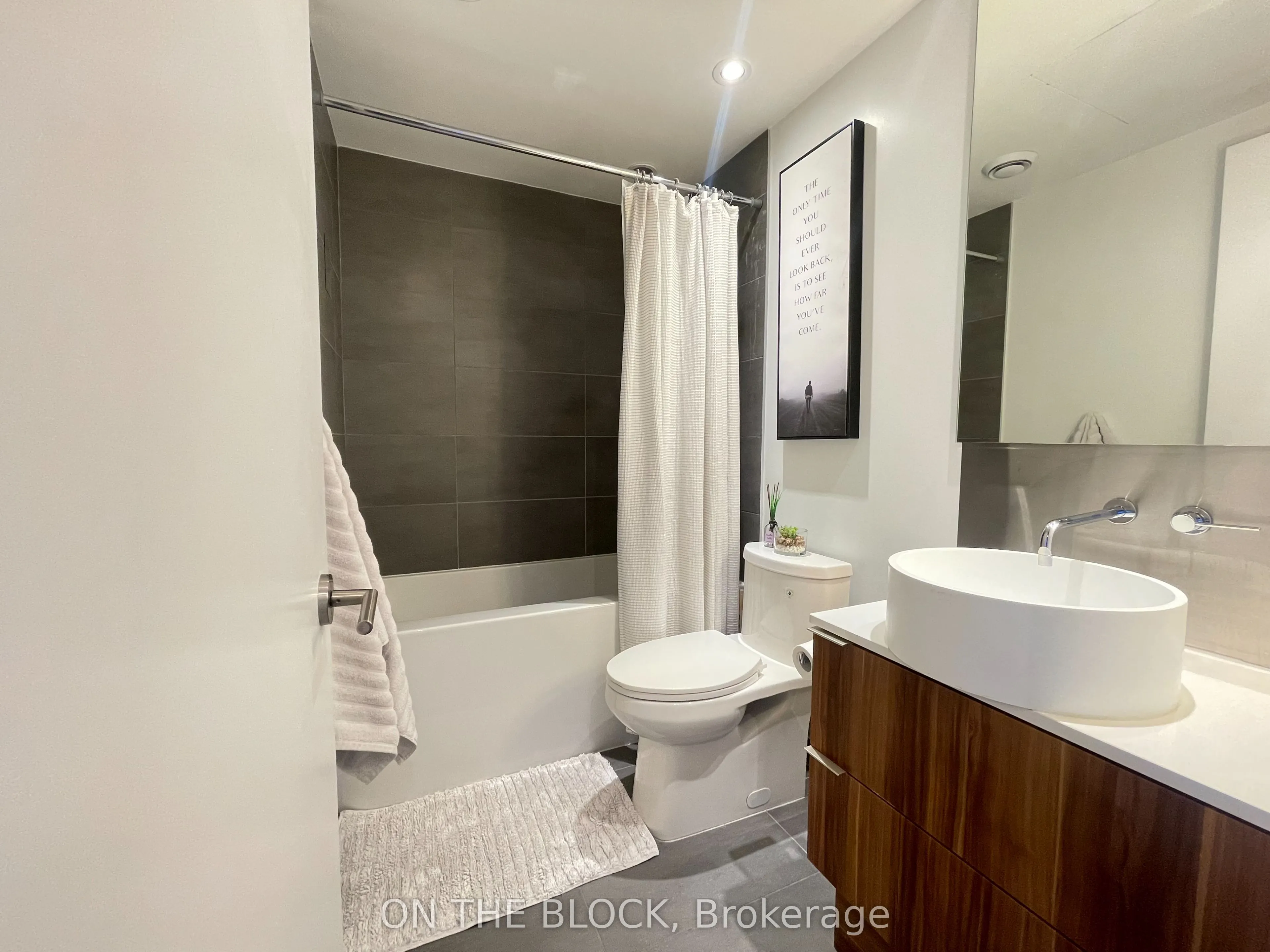 185 Roehampton Avenue, #509