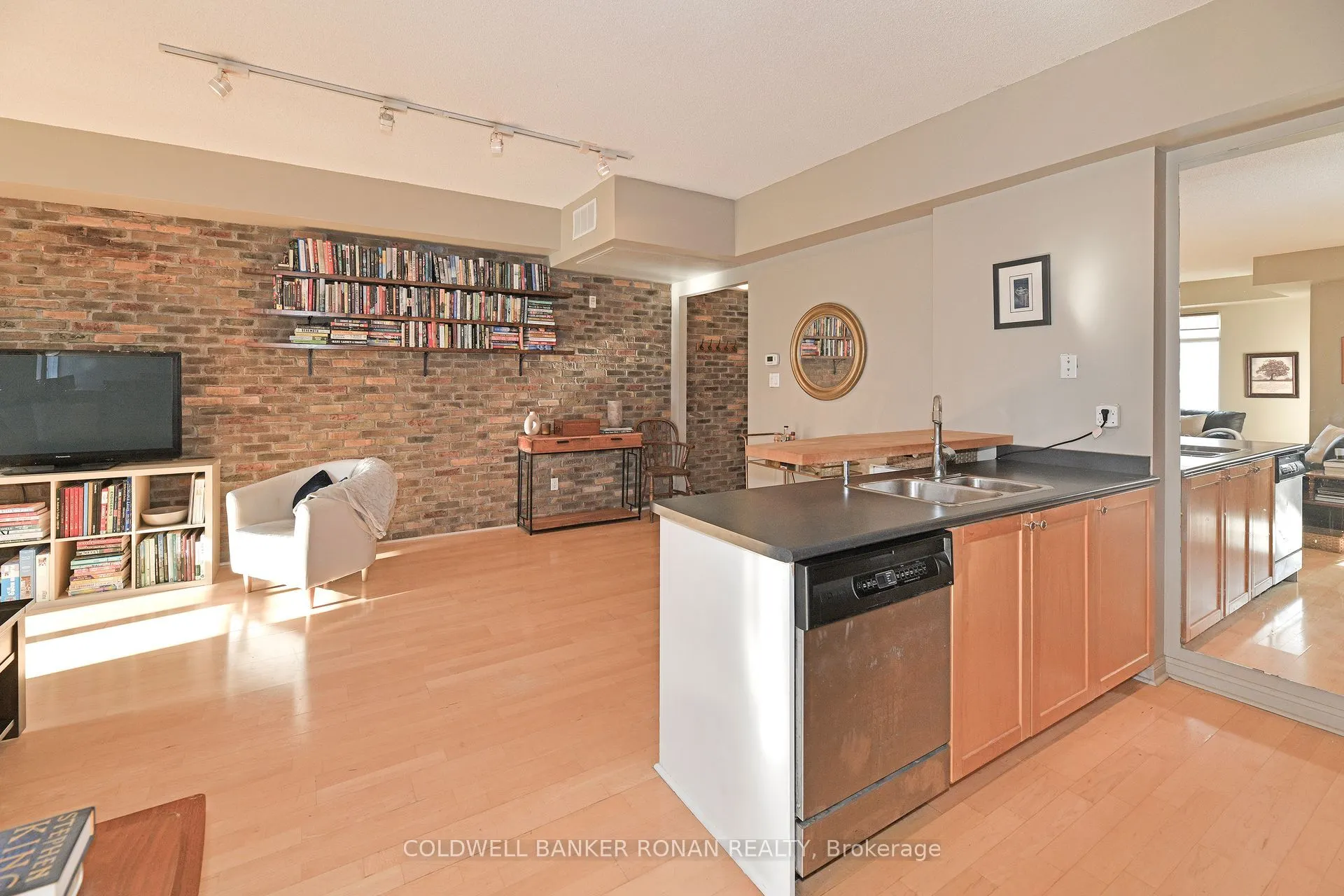 550 Front Street W, #602