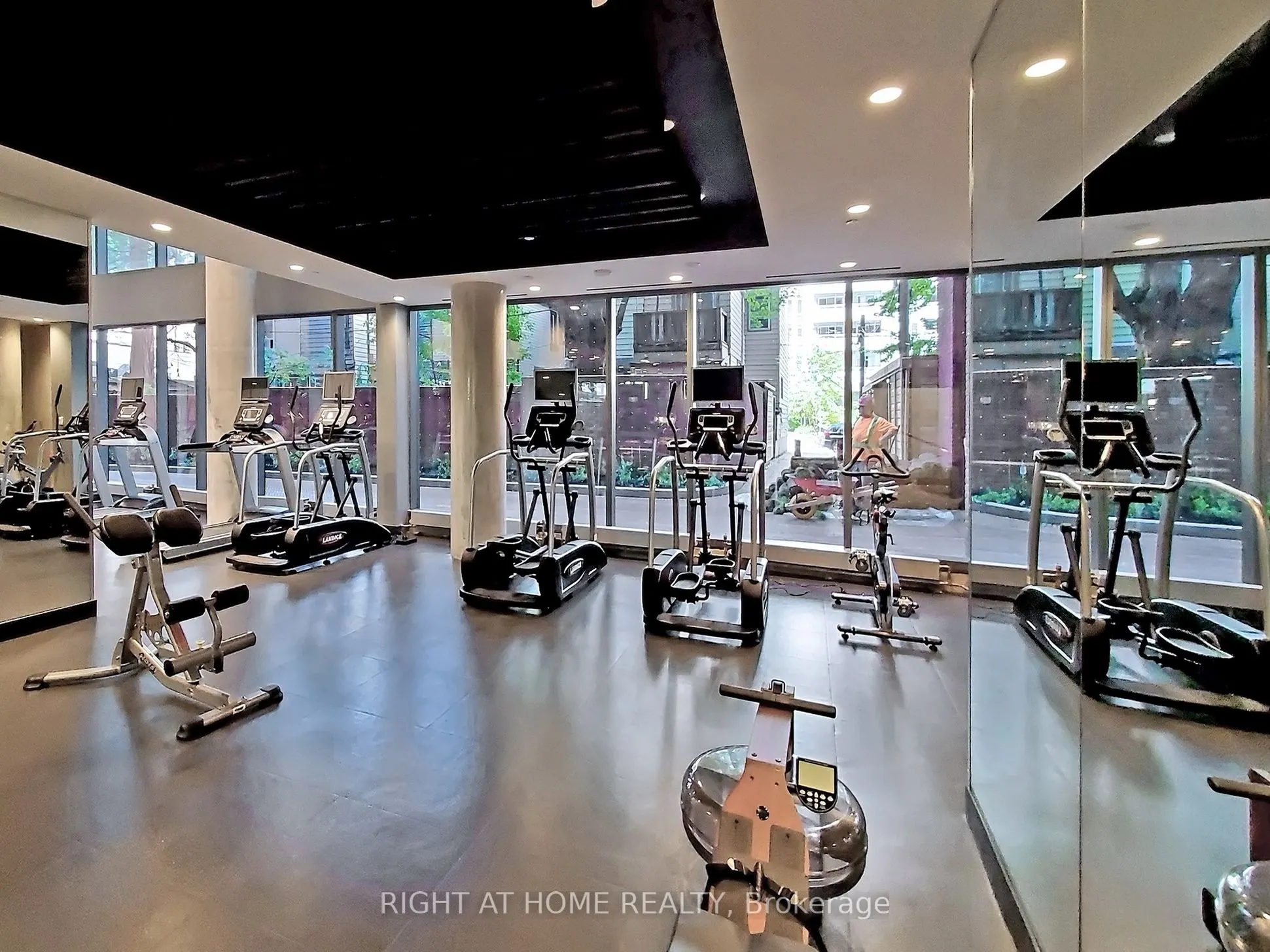 501 Adelaide Street W, #802