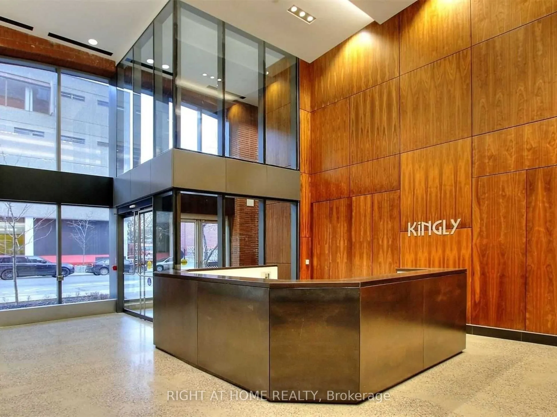 501 Adelaide Street W, #802