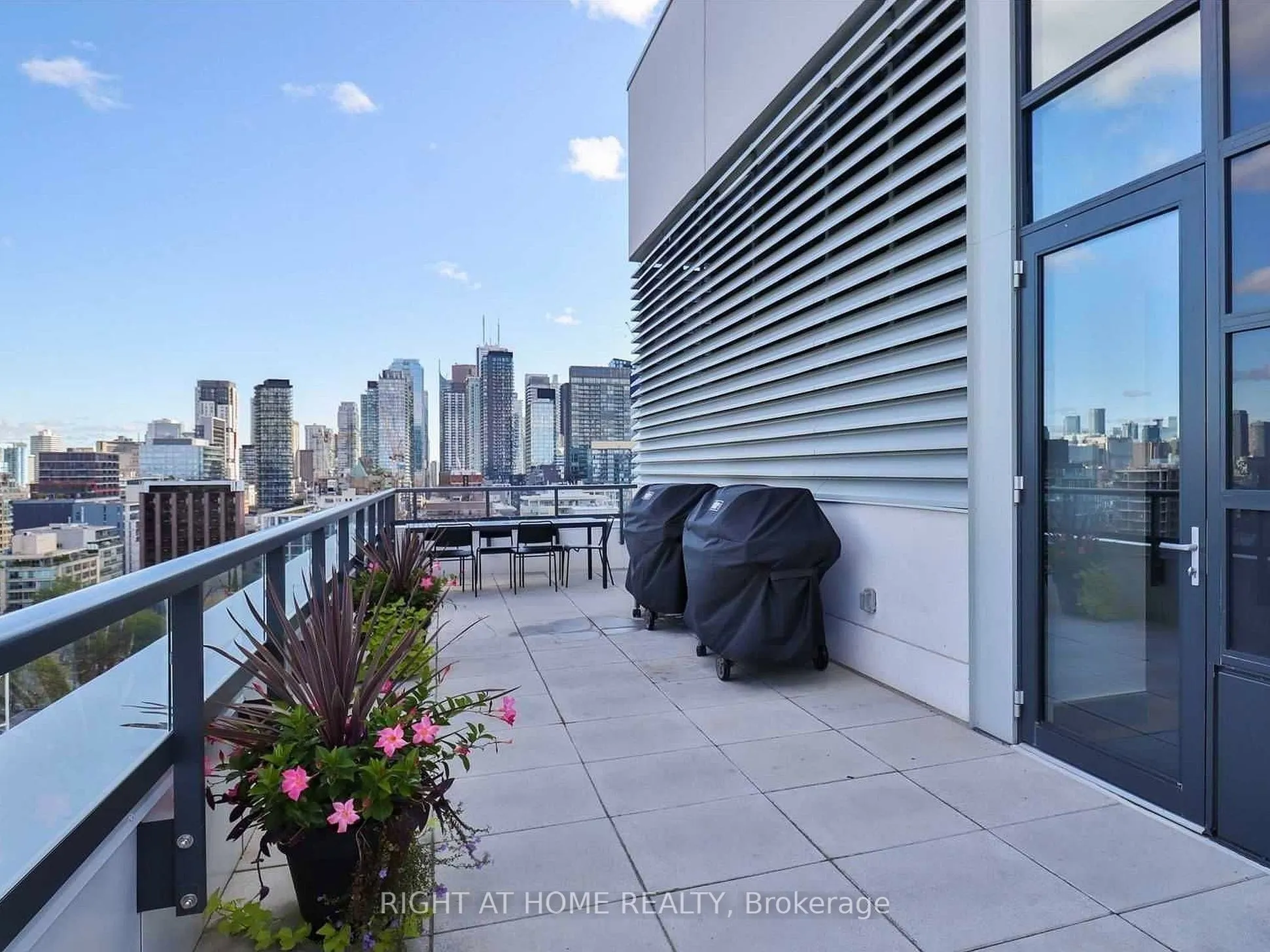 501 Adelaide Street W, #802
