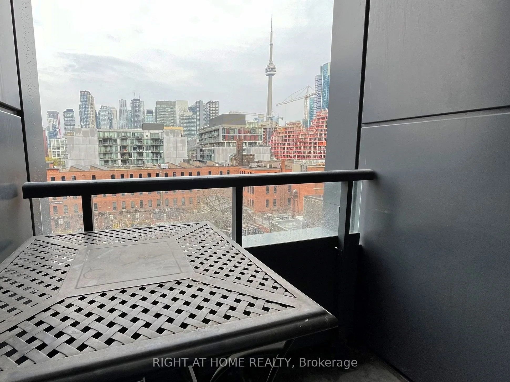 501 Adelaide Street W, #802