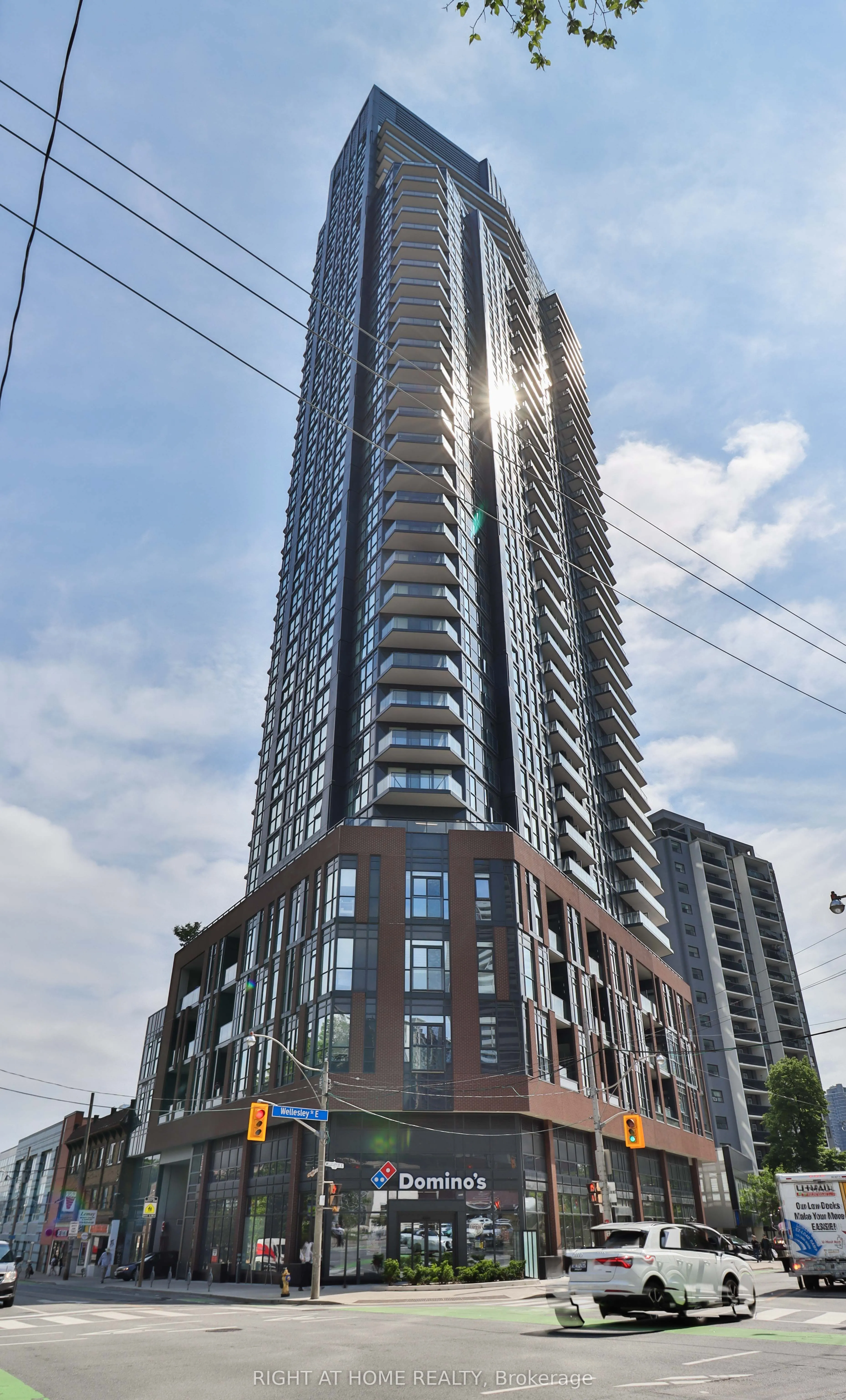 159 Wellesley Street E #406
