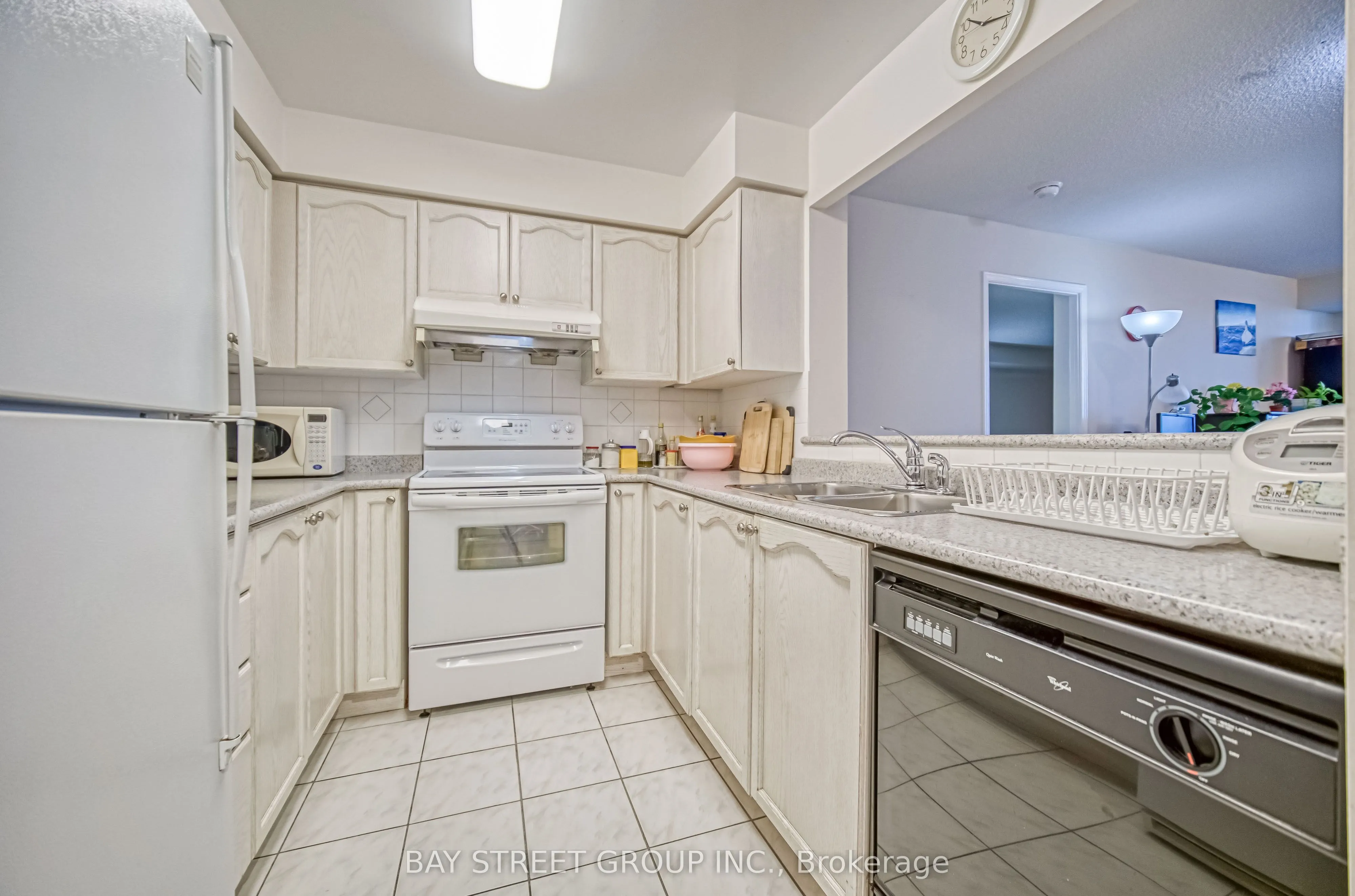 39 Pemberton Avenue, #601