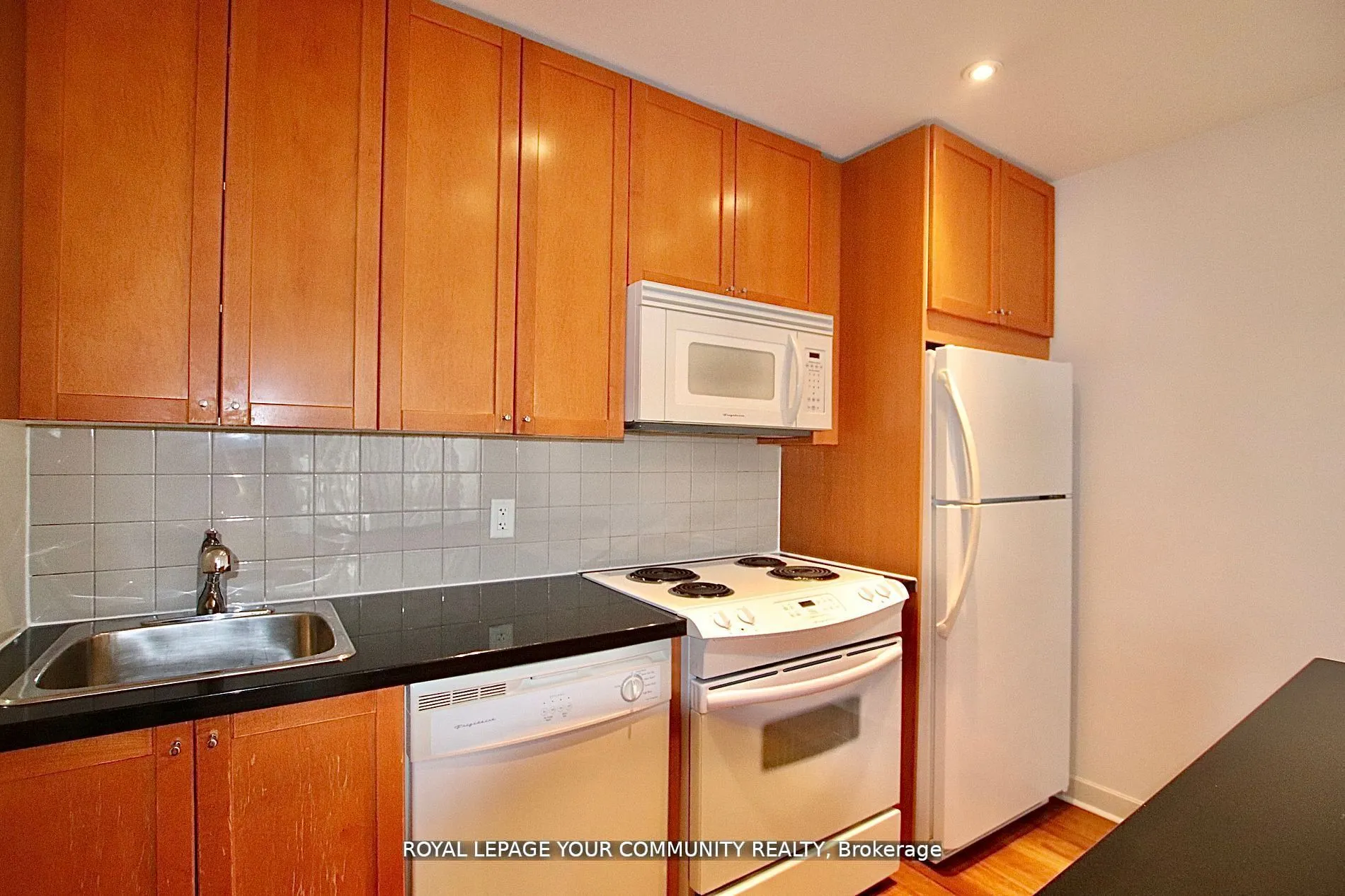 85 Bloor Street E, #909