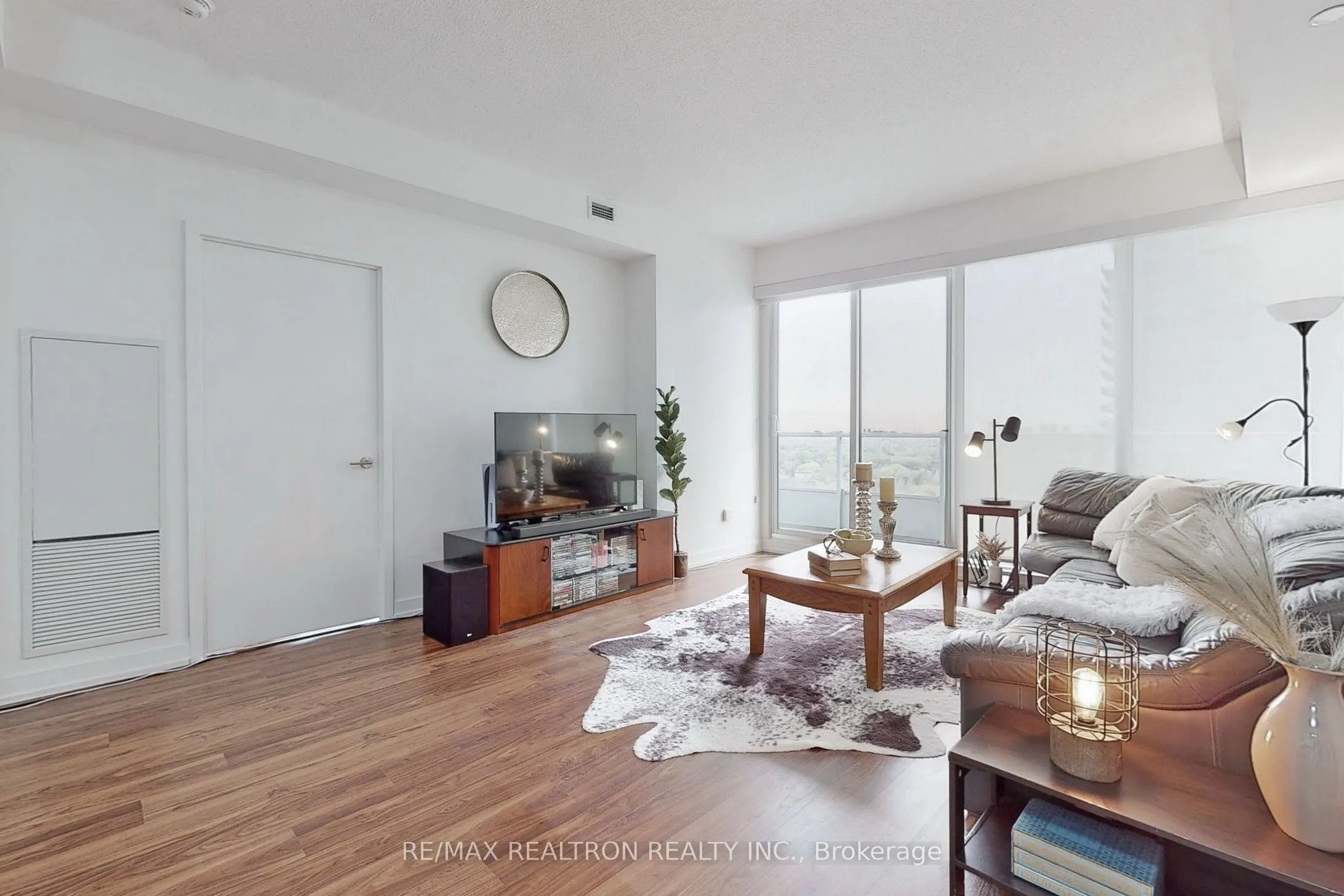 115 Mcmahon Drive, #2711