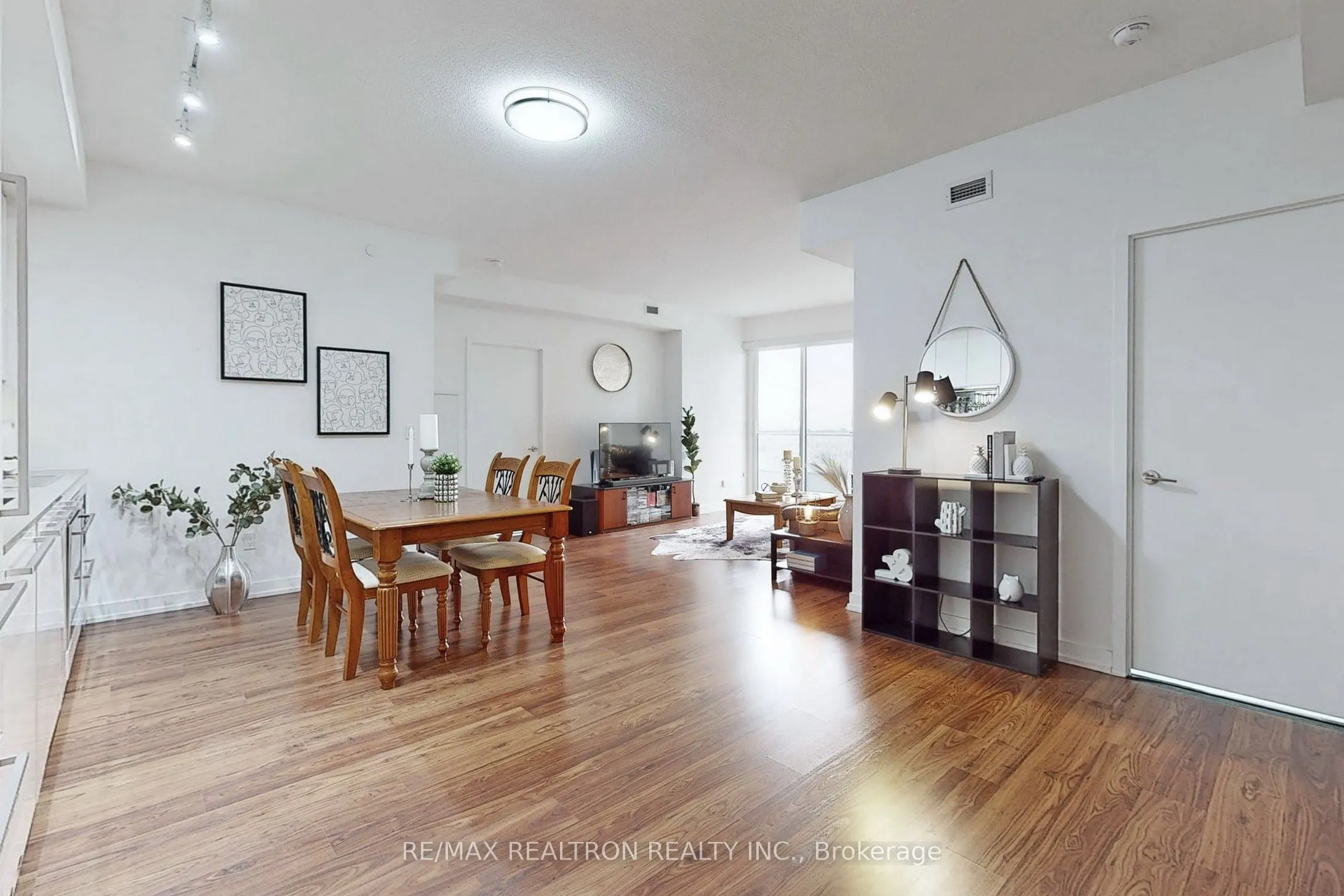 115 Mcmahon Drive, #2711