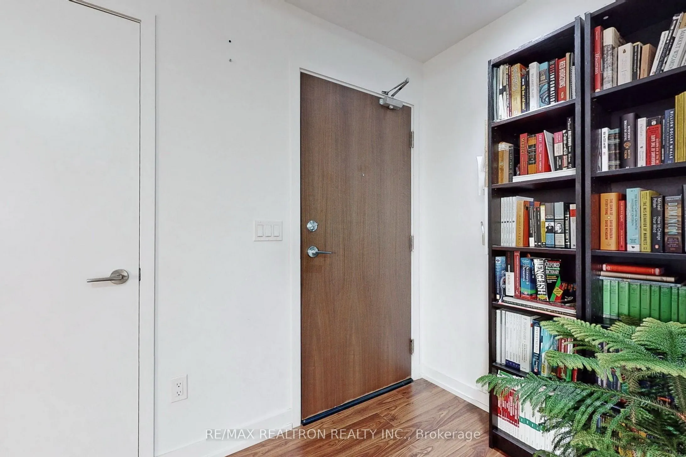 115 Mcmahon Drive, #2711