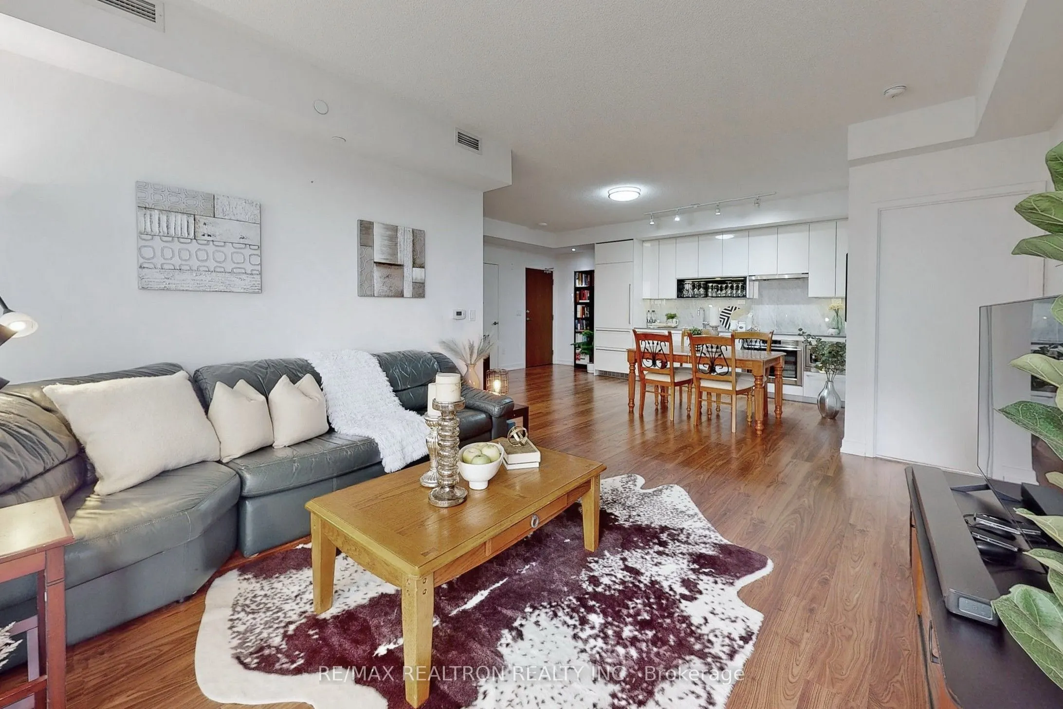 115 Mcmahon Drive, #2711