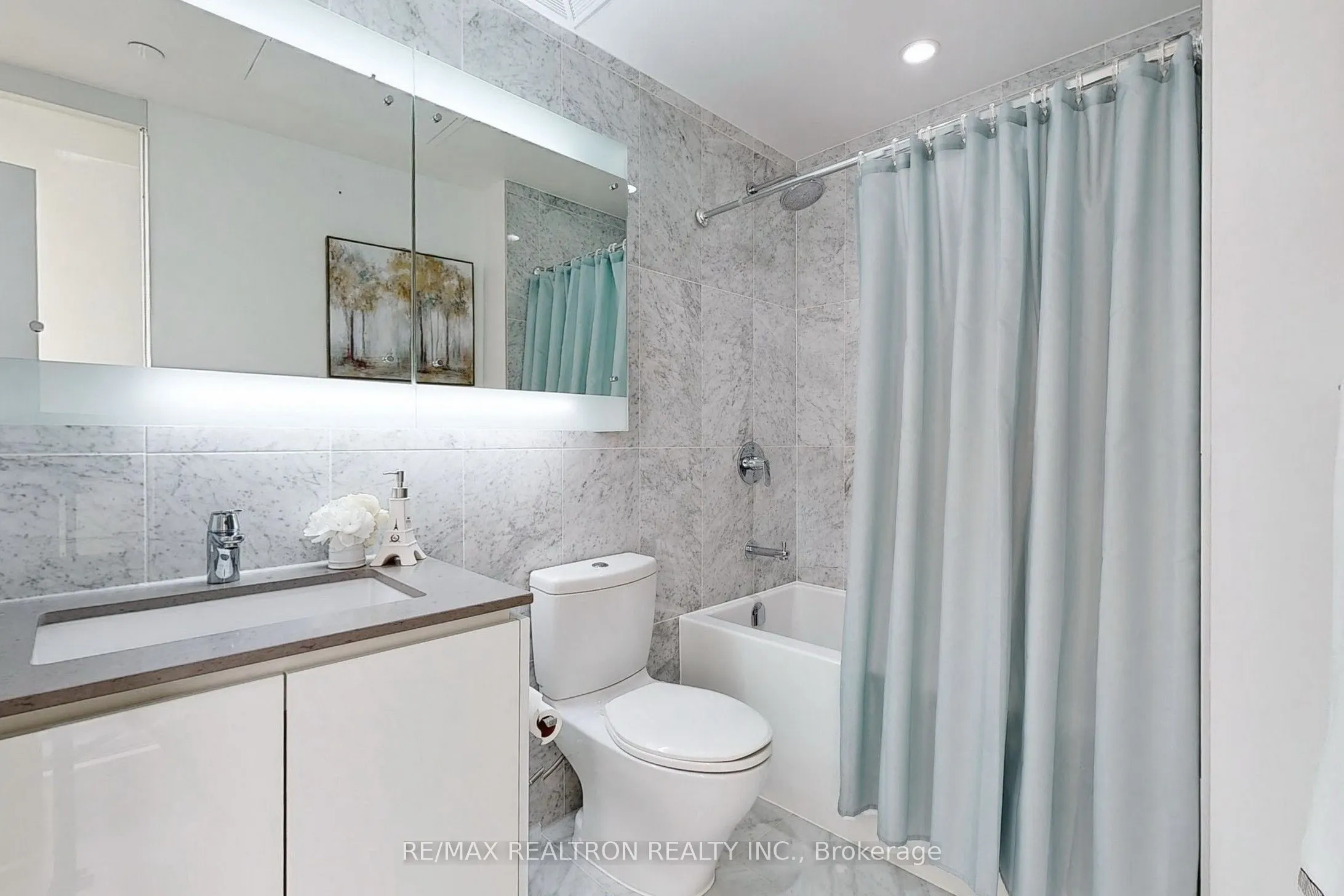 115 Mcmahon Drive, #2711