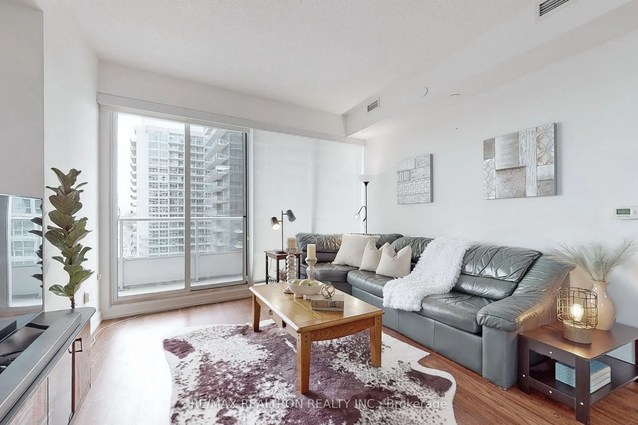 115 Mcmahon Drive, #2711