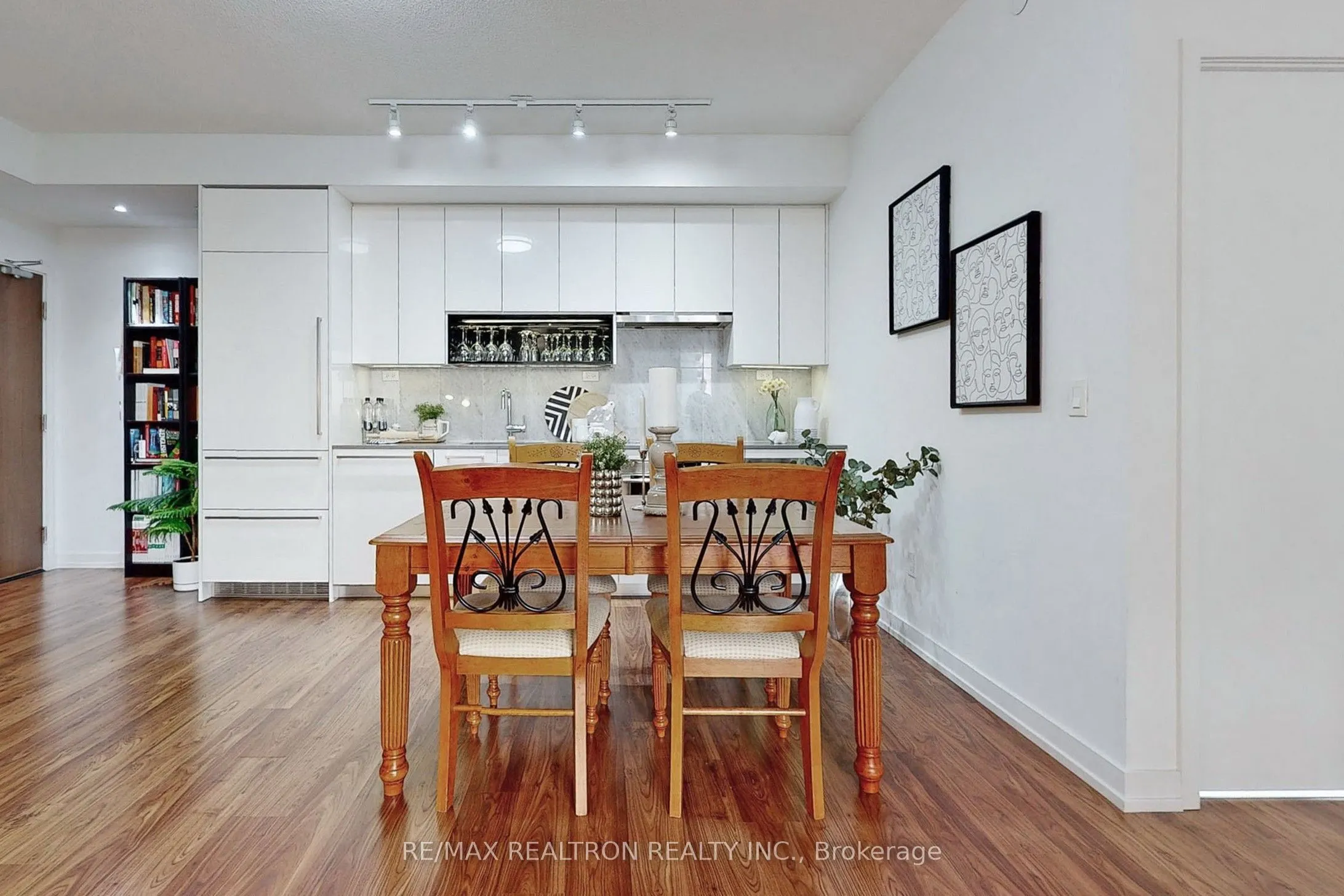 115 Mcmahon Drive, #2711