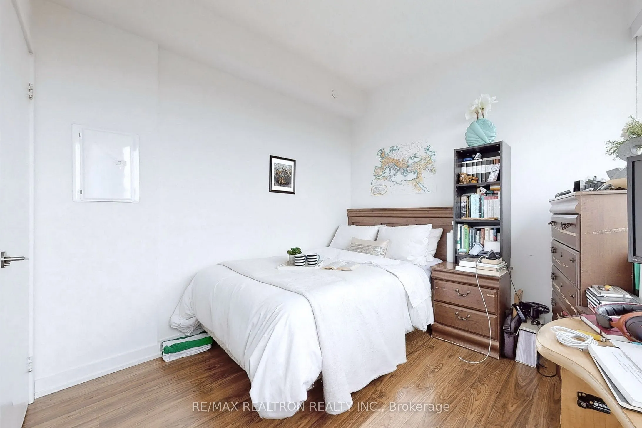 115 Mcmahon Drive, #2711