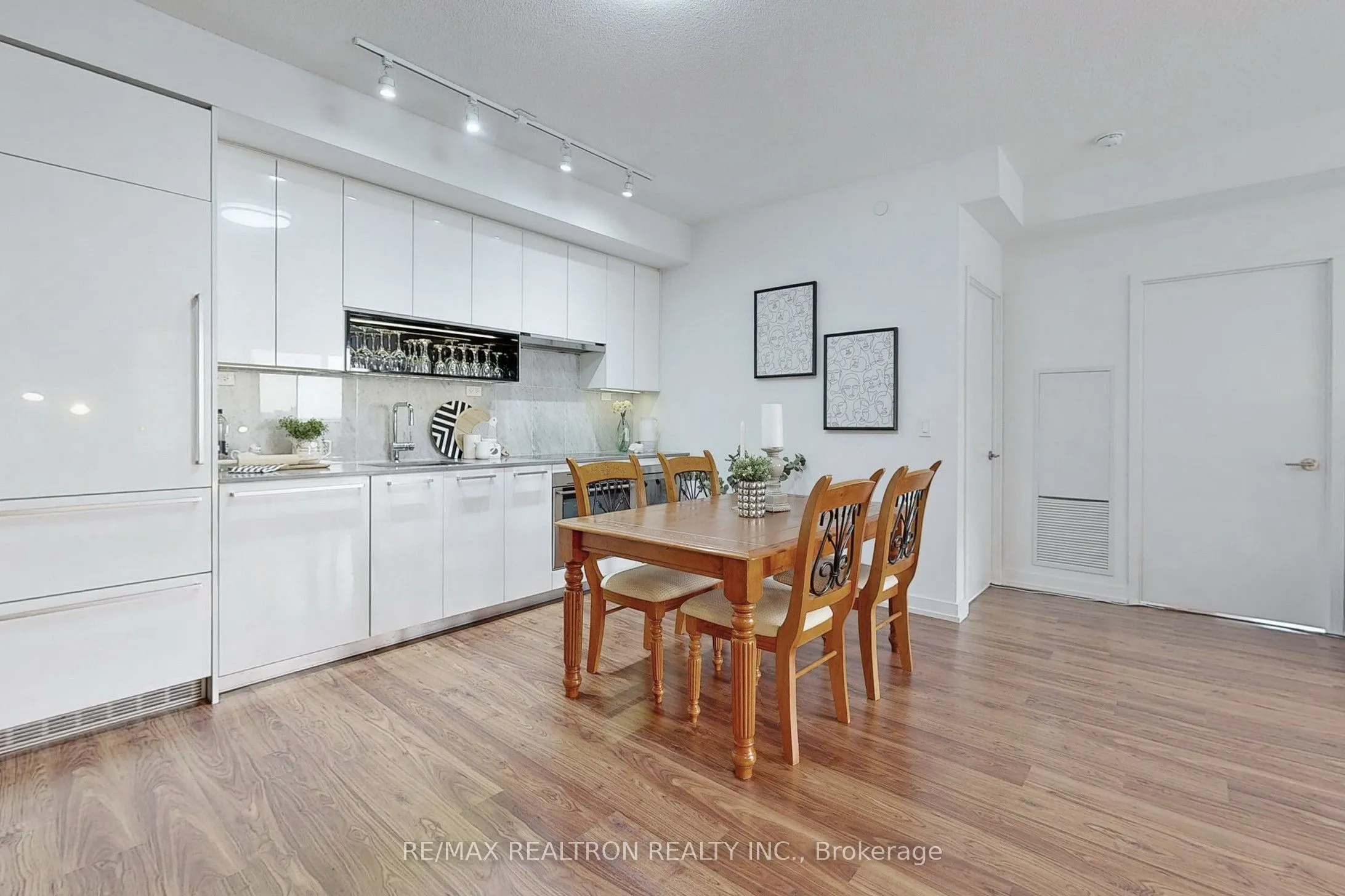 115 Mcmahon Drive, #2711