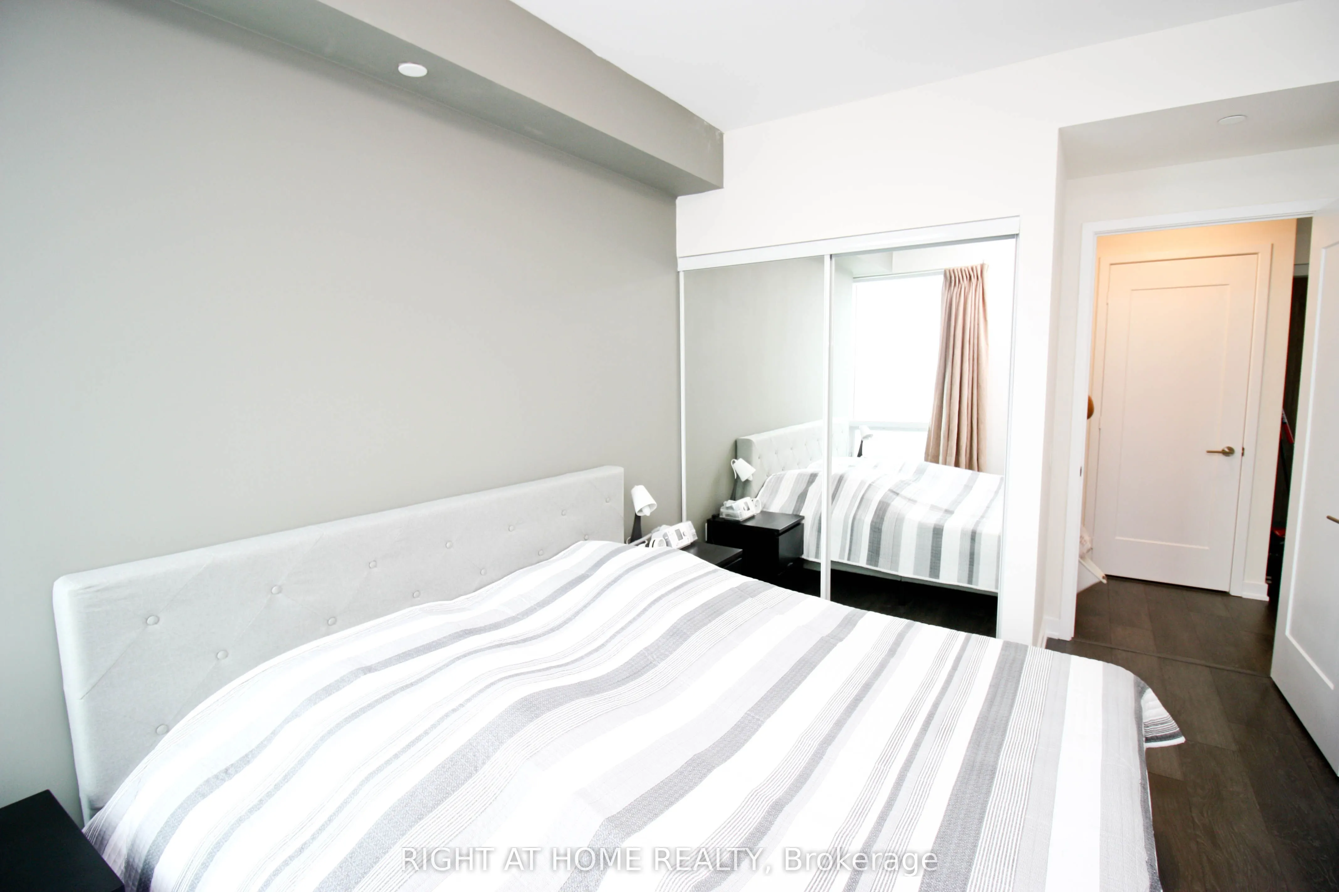 28 Freeland Street, #5208
