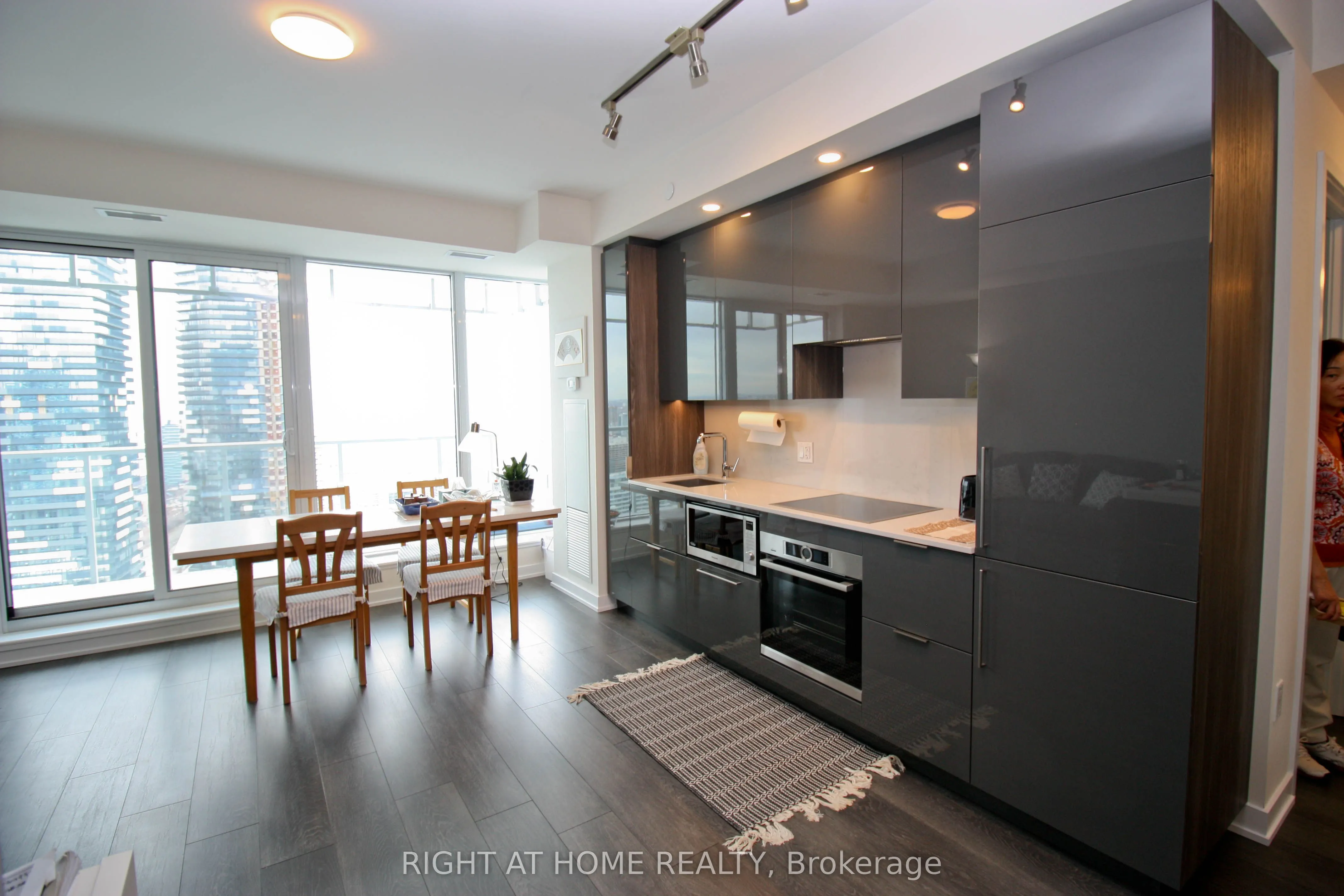 28 Freeland Street, #5208