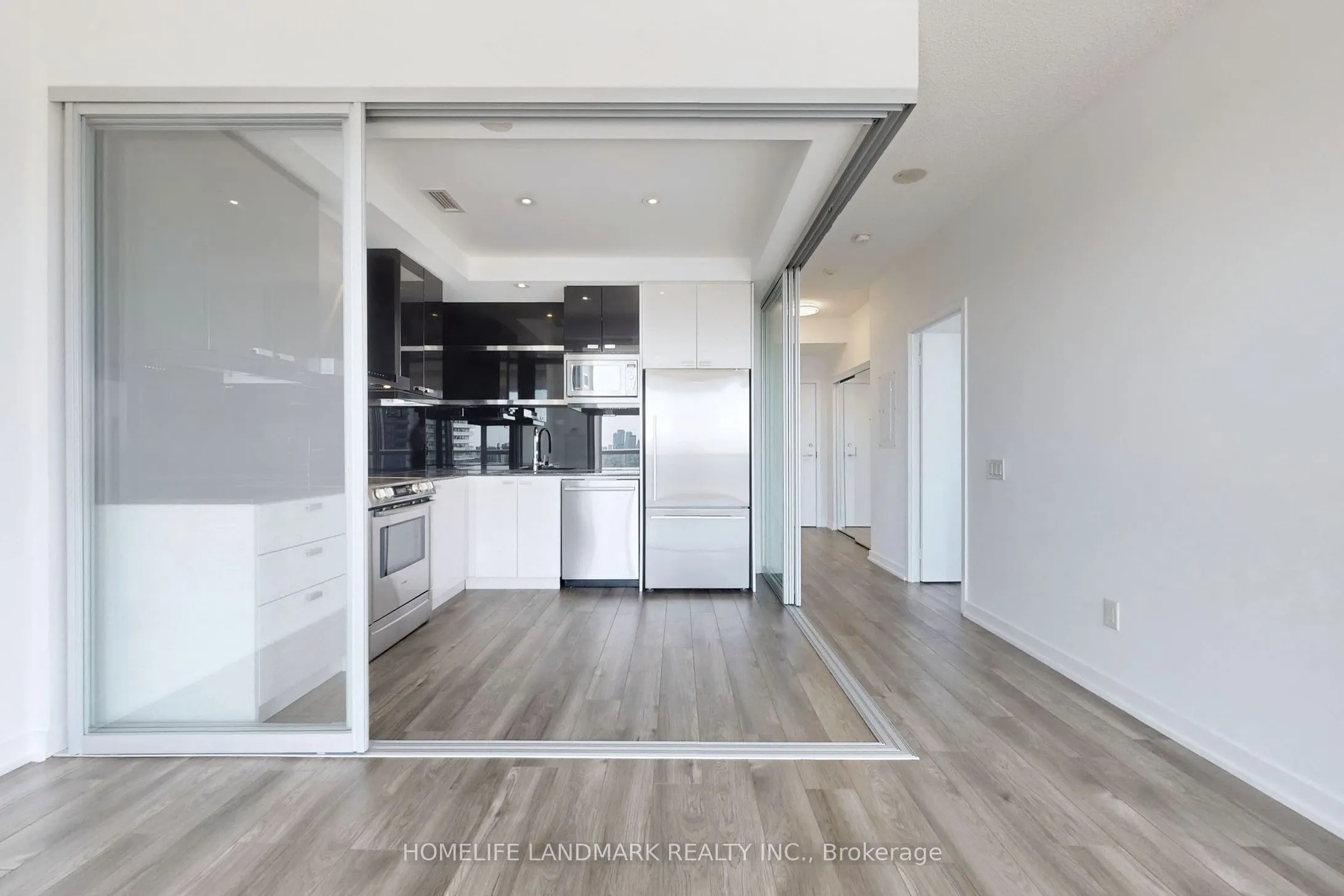 121 Mcmahon Drive, #2301