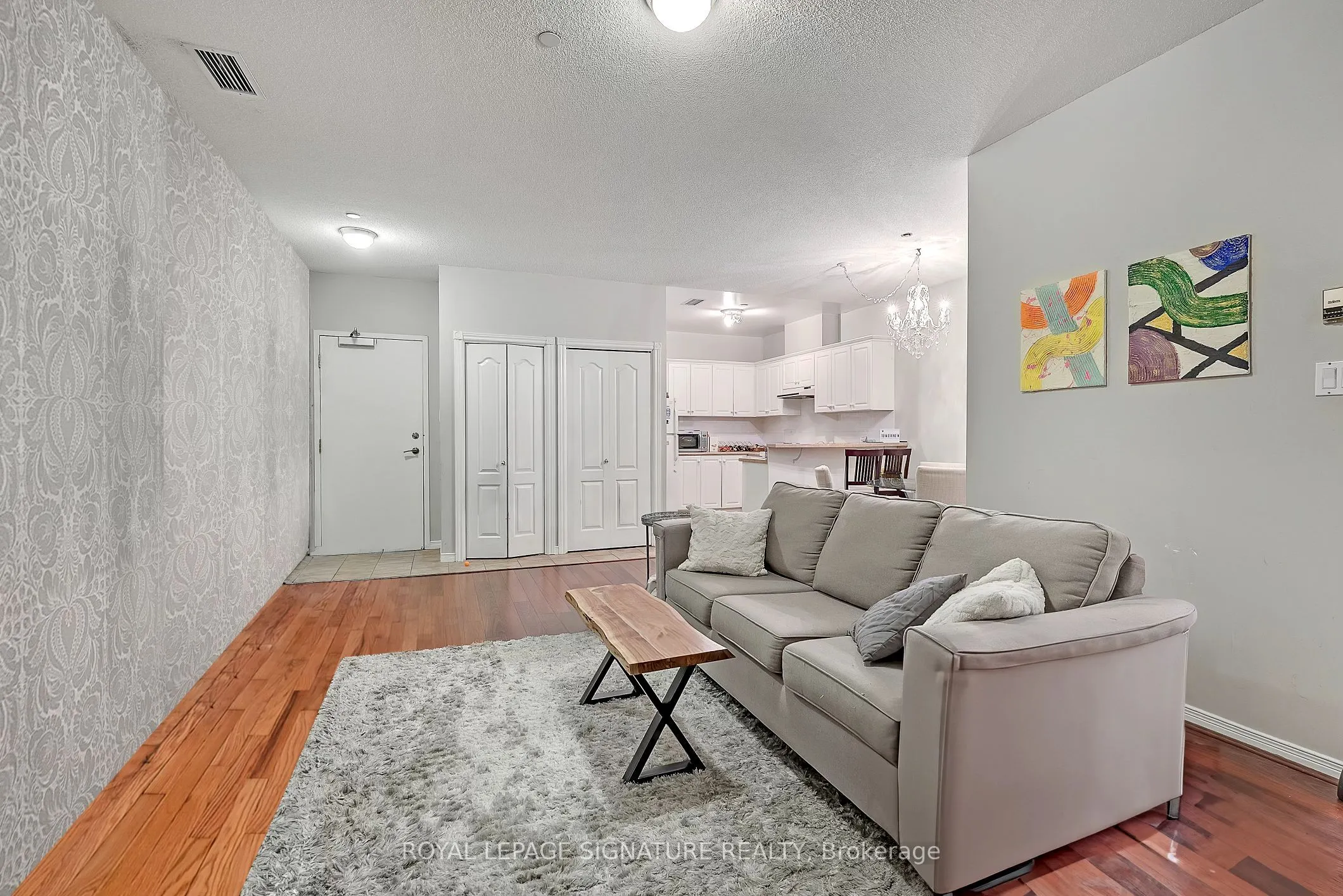 393 King Street W, #605