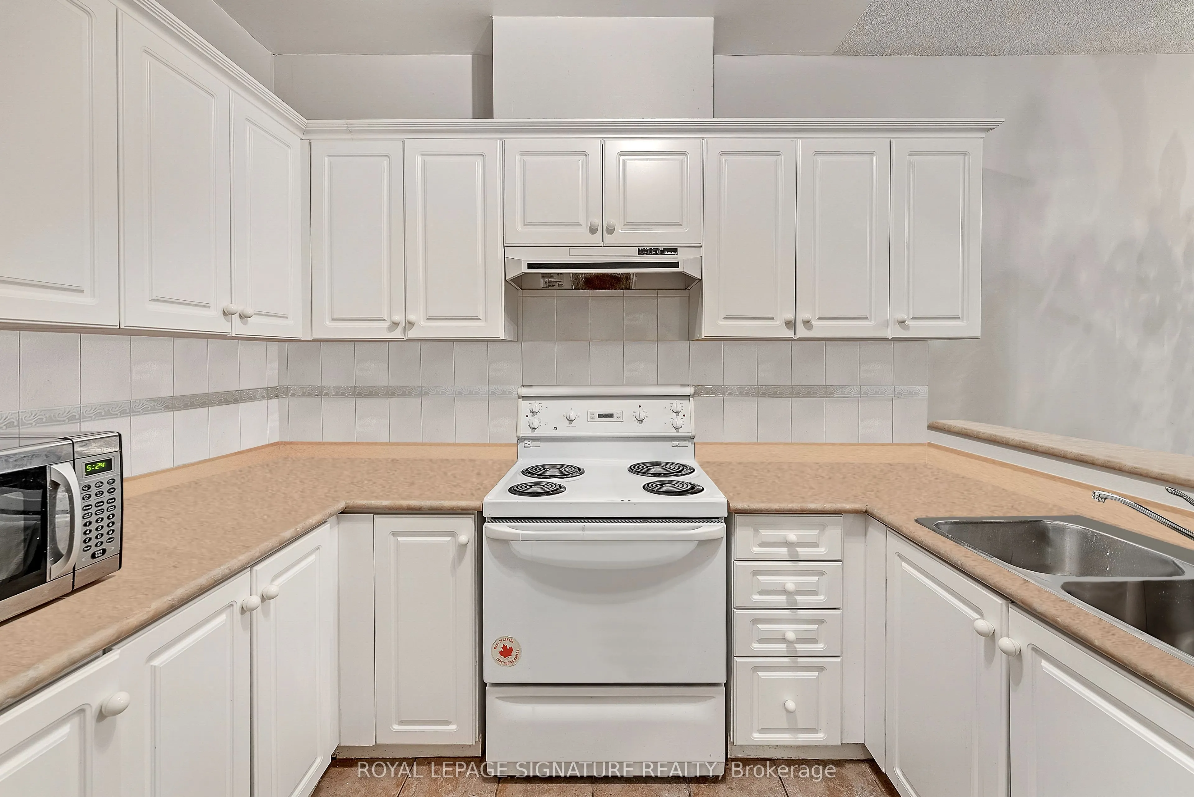 393 King Street W, #605