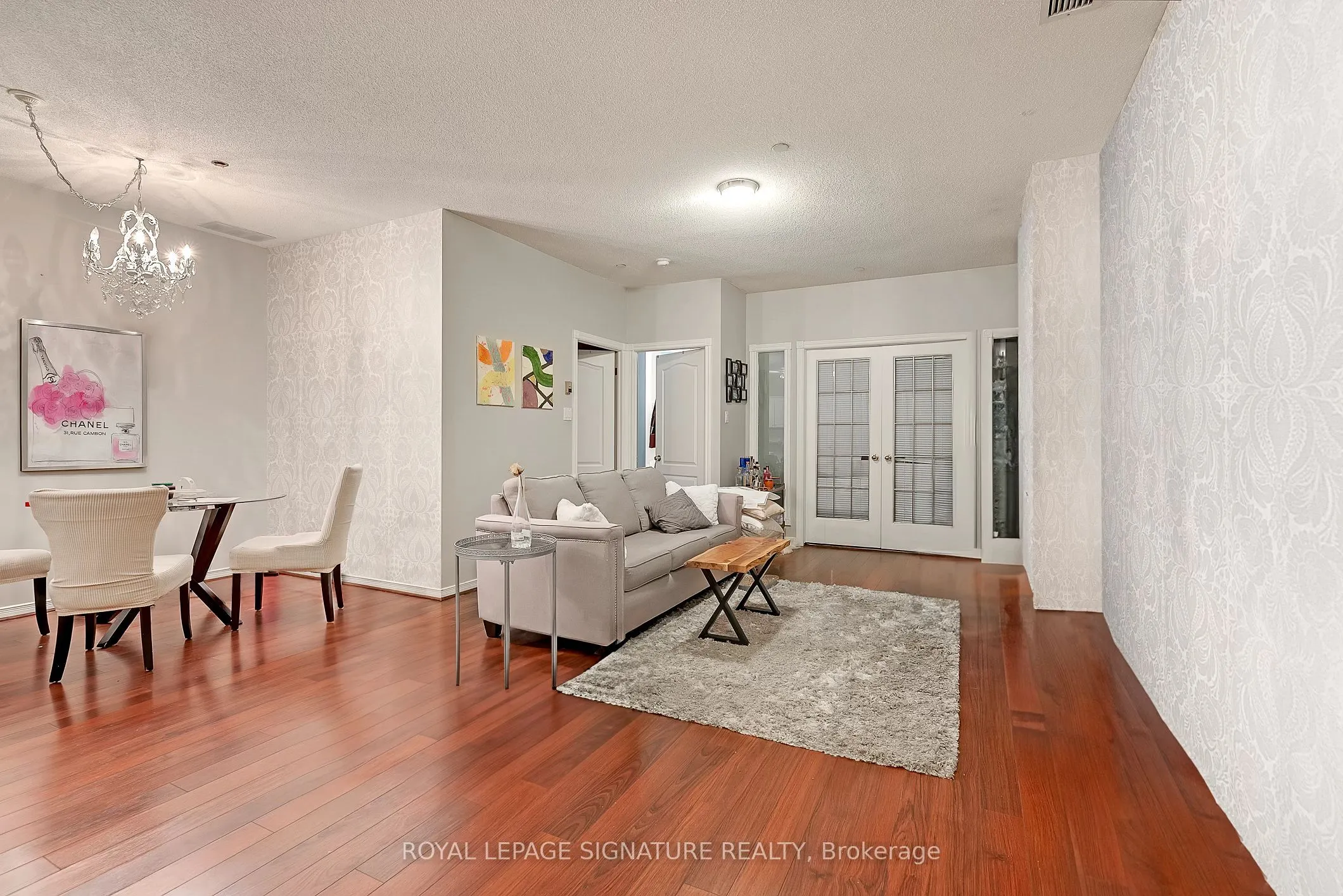 393 King Street W, #605