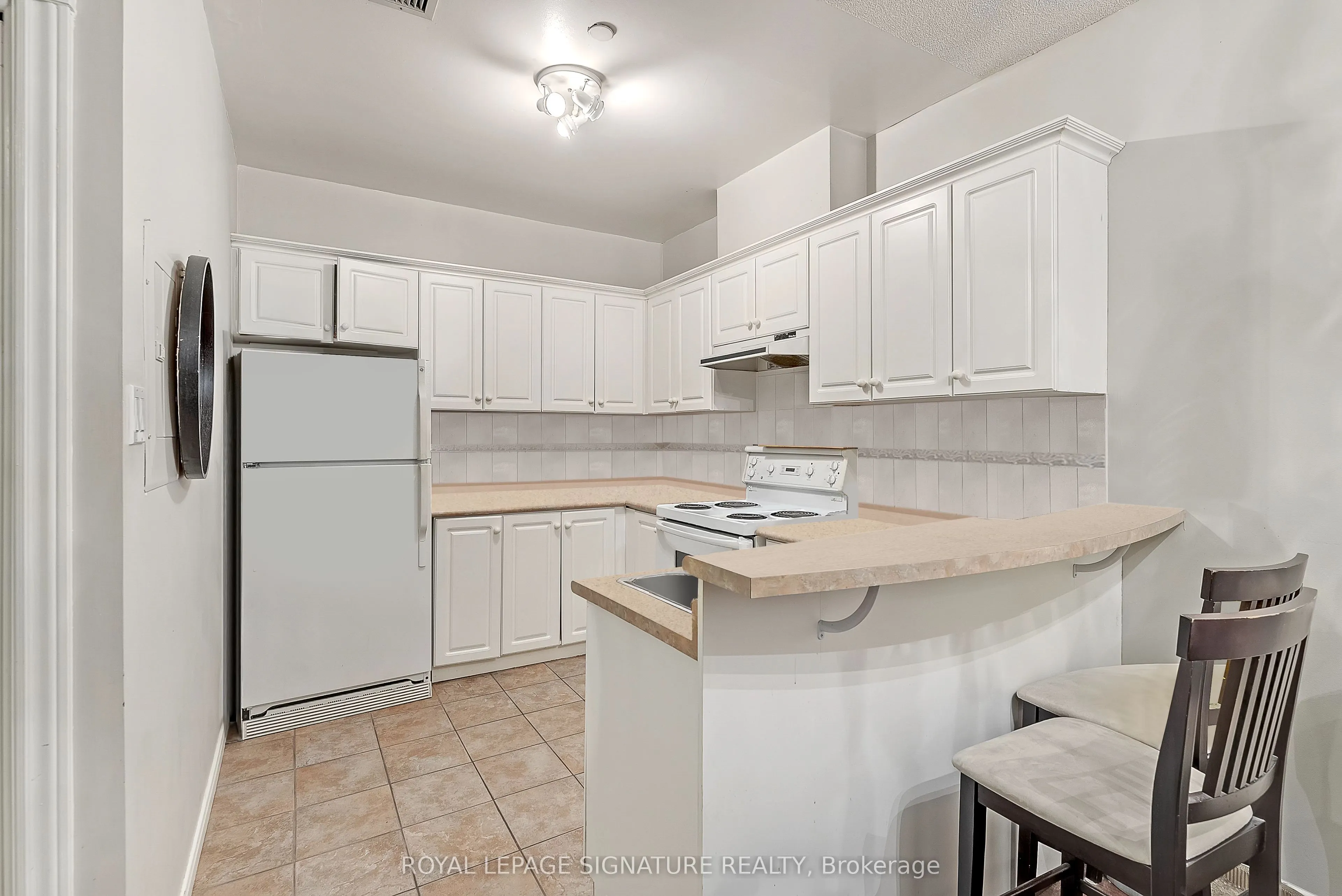 393 King Street W, #605