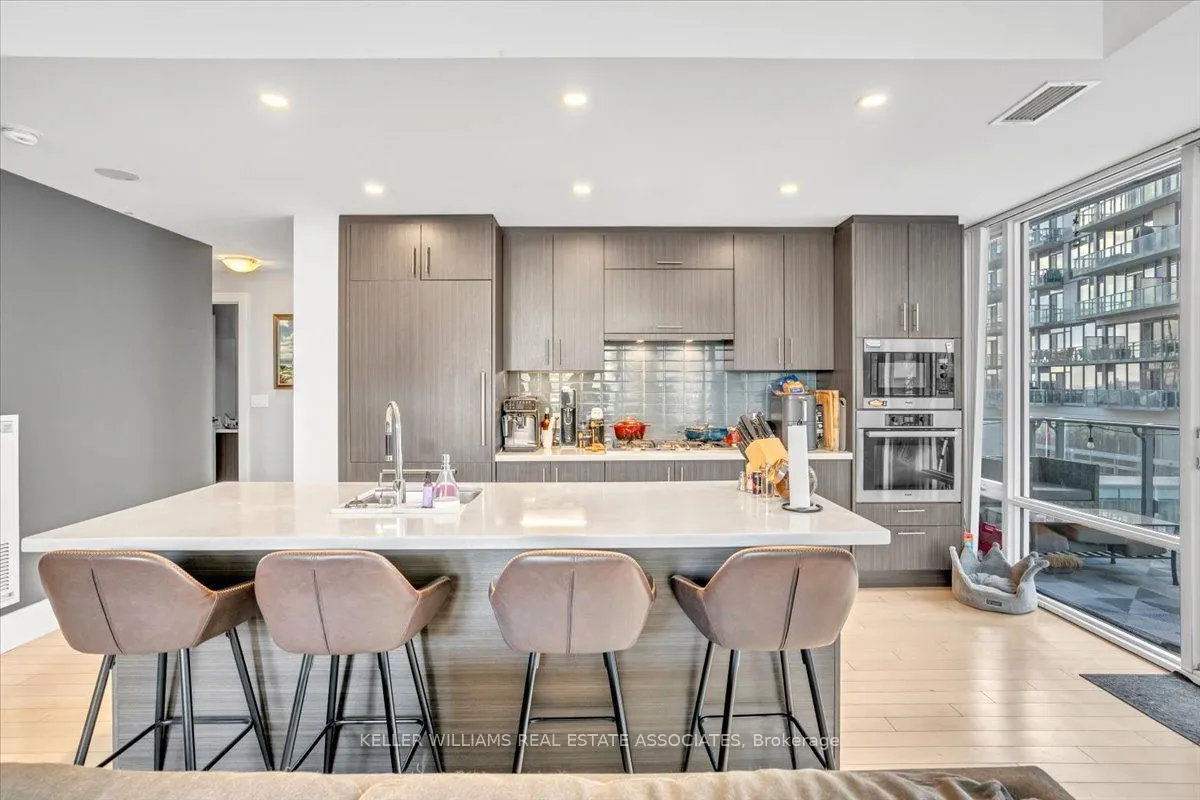 29 Queens Quay E #323