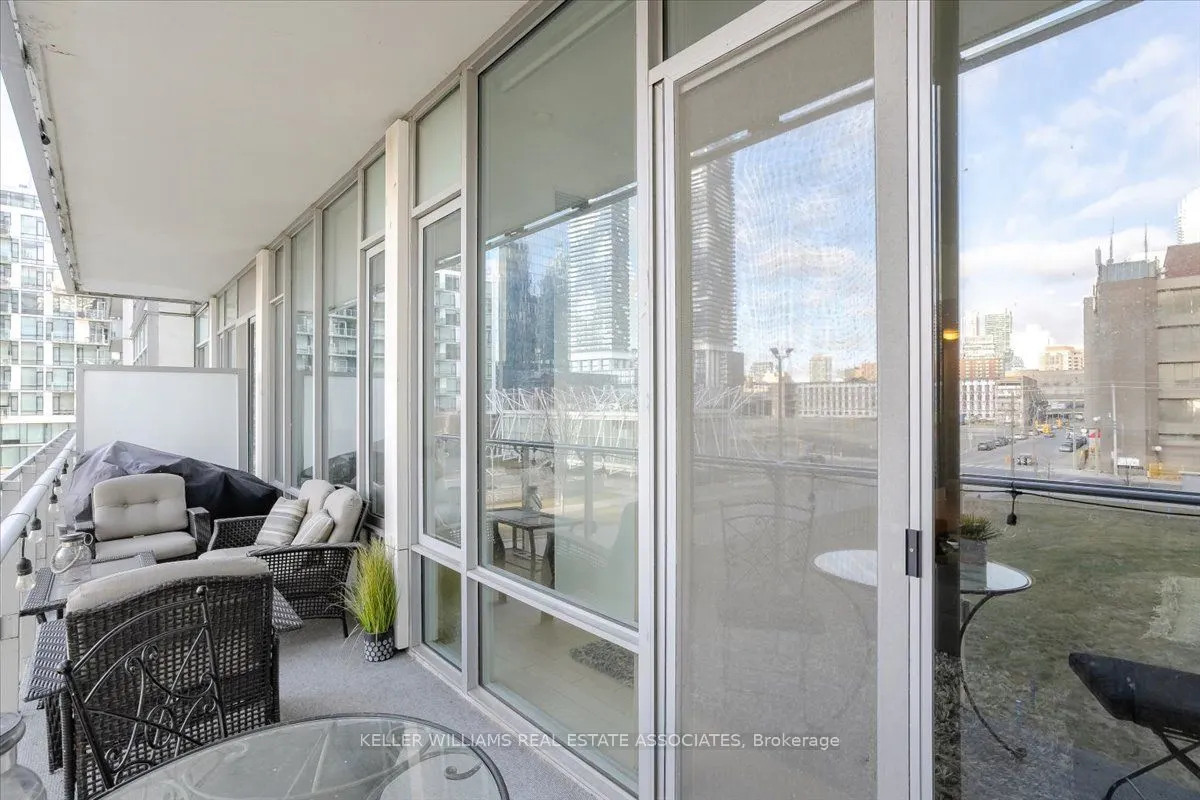 29 Queens Quay E #323