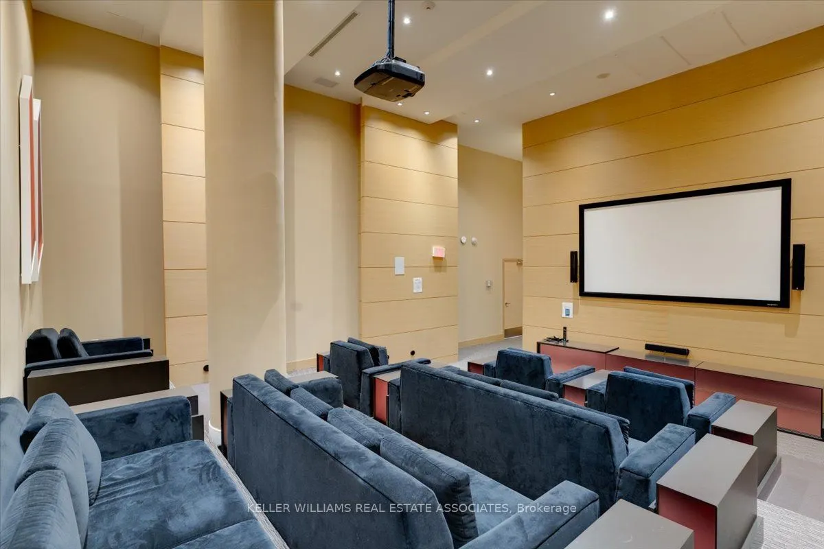29 Queens Quay E #323