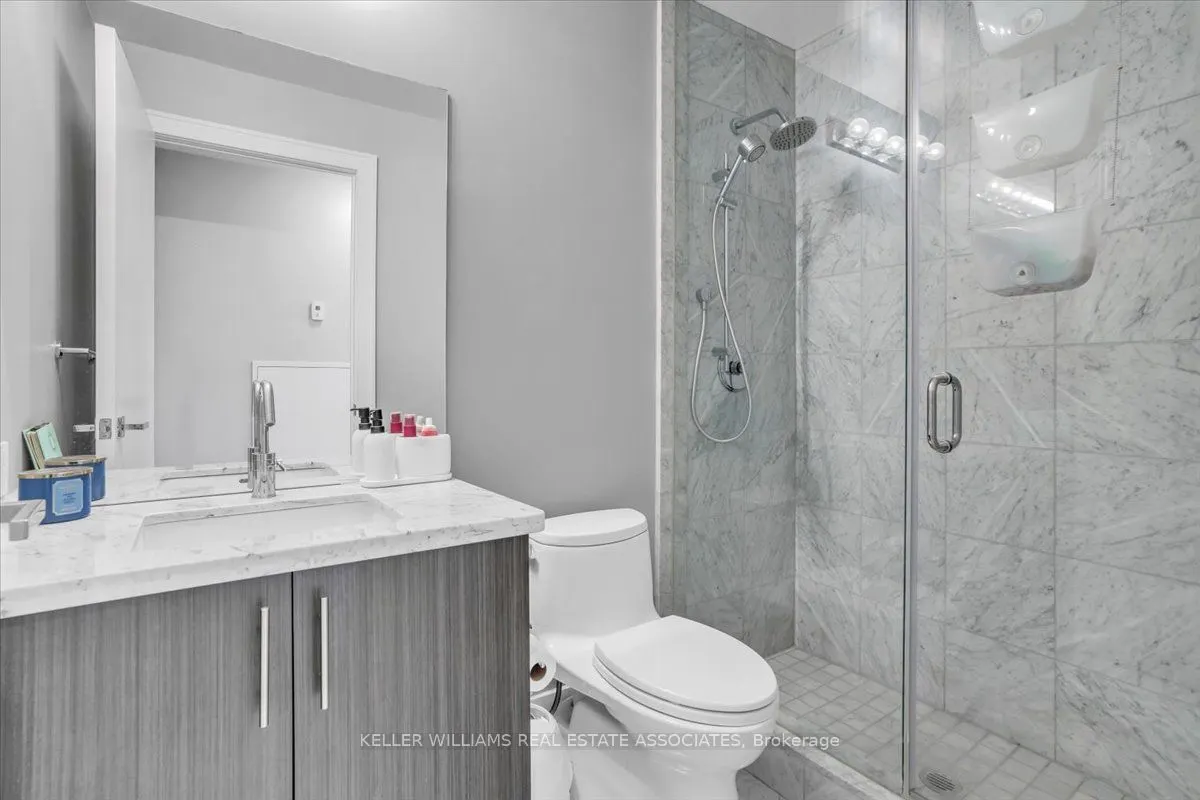 29 Queens Quay E #323