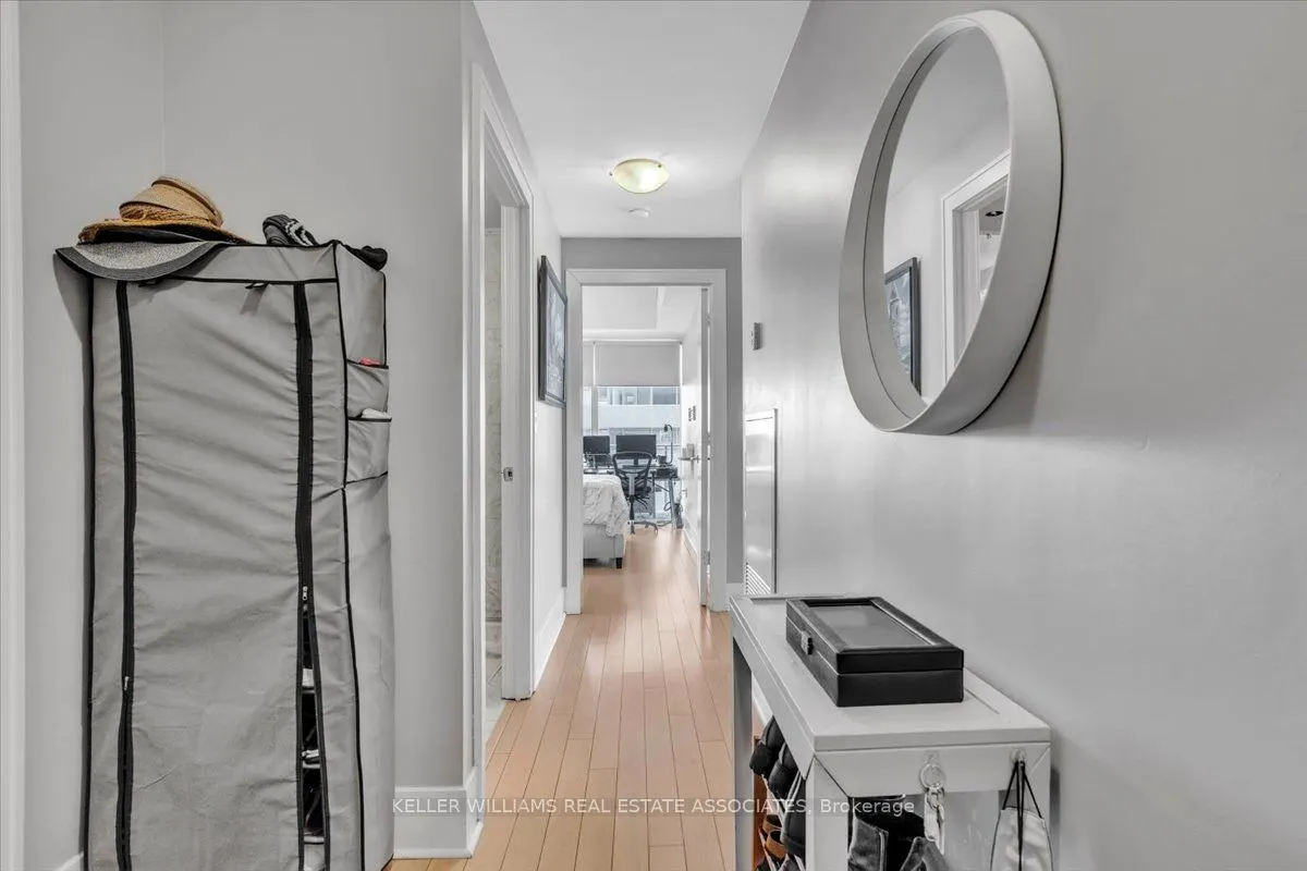 29 Queens Quay E #323