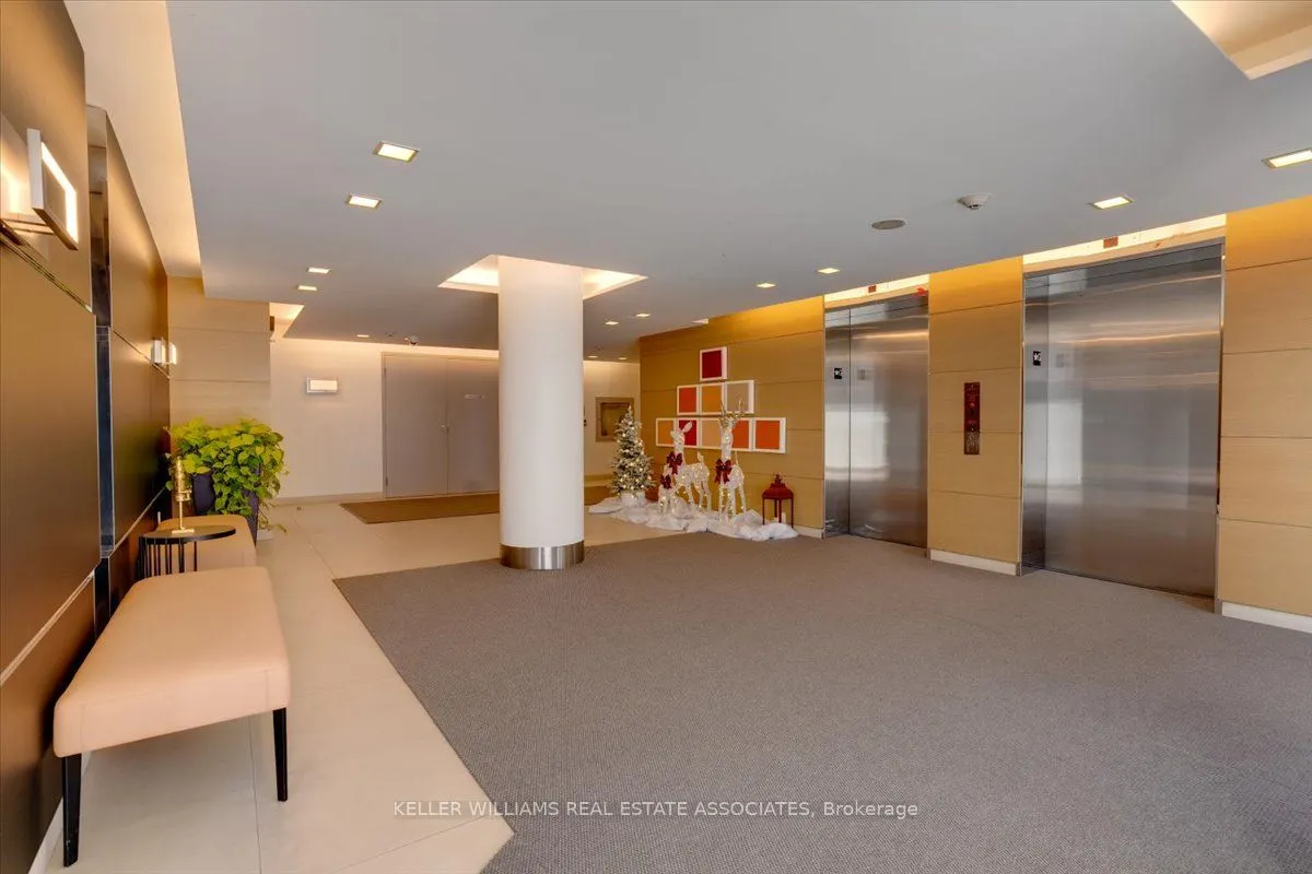 29 Queens Quay E #323