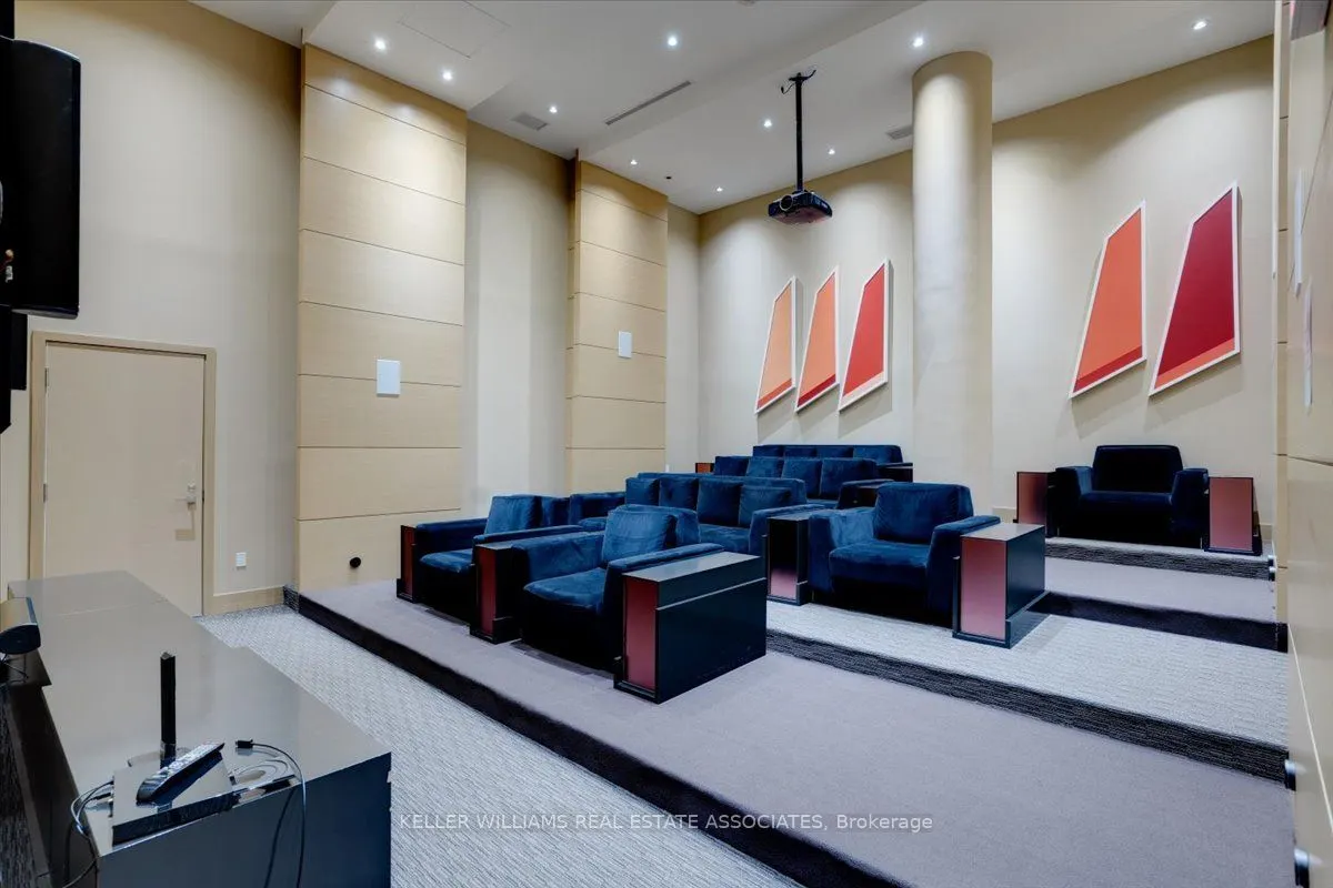 29 Queens Quay E #323