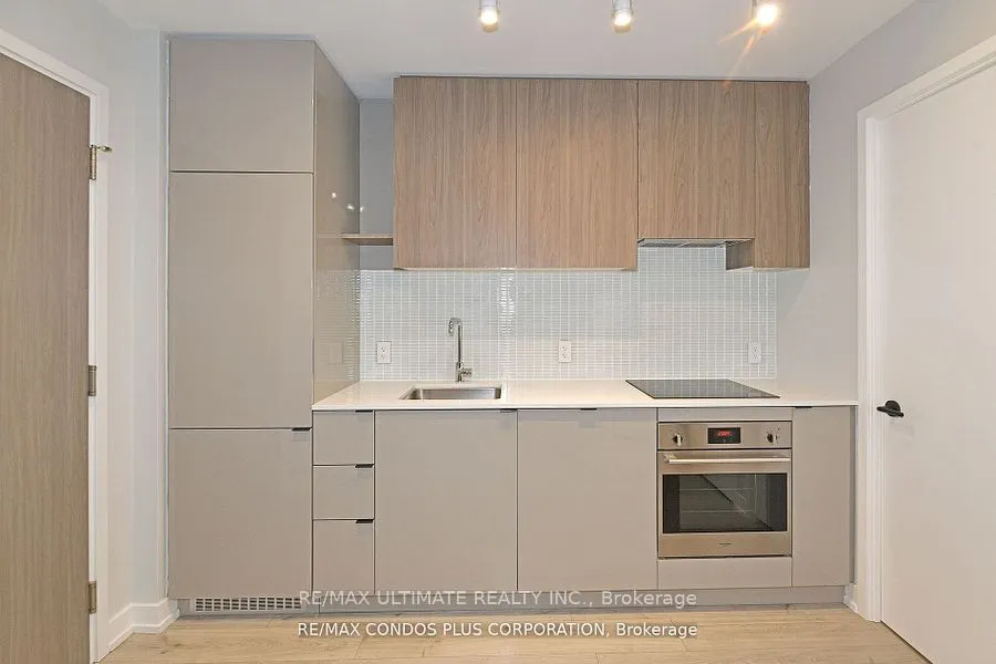 161 Roehampton Avenue, #233