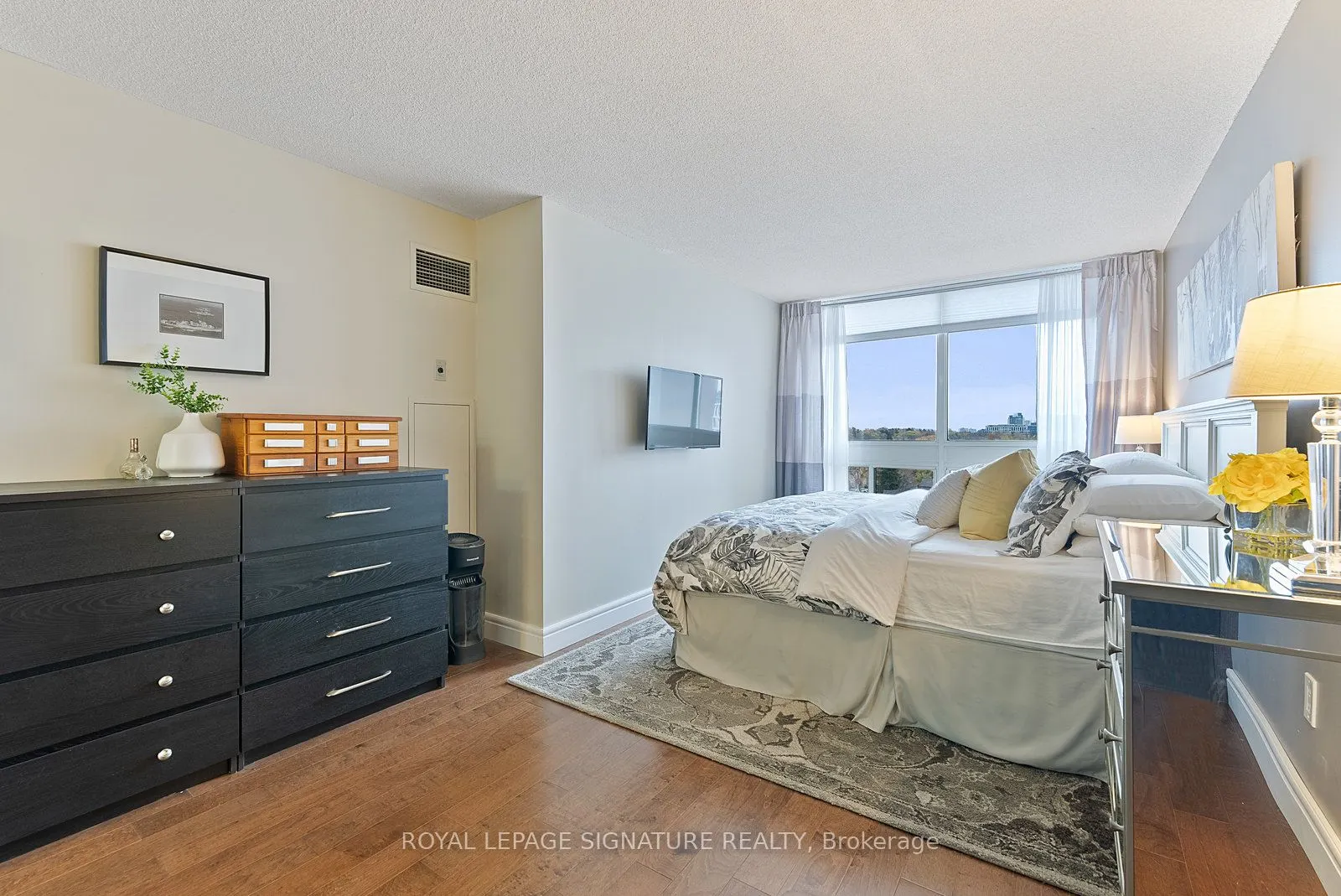 5 Kenneth Avenue, #1008