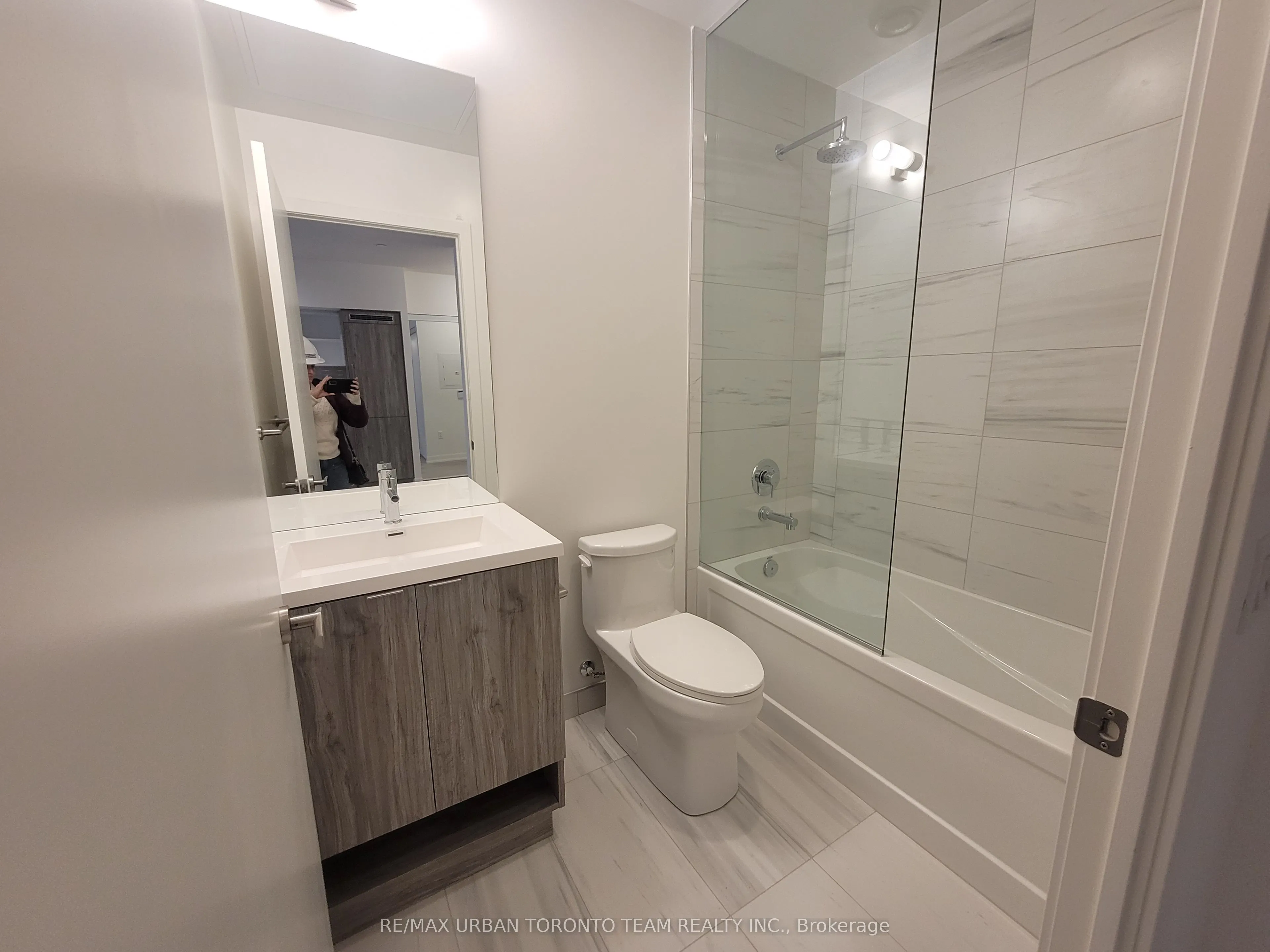 138 Downes Street, #1001