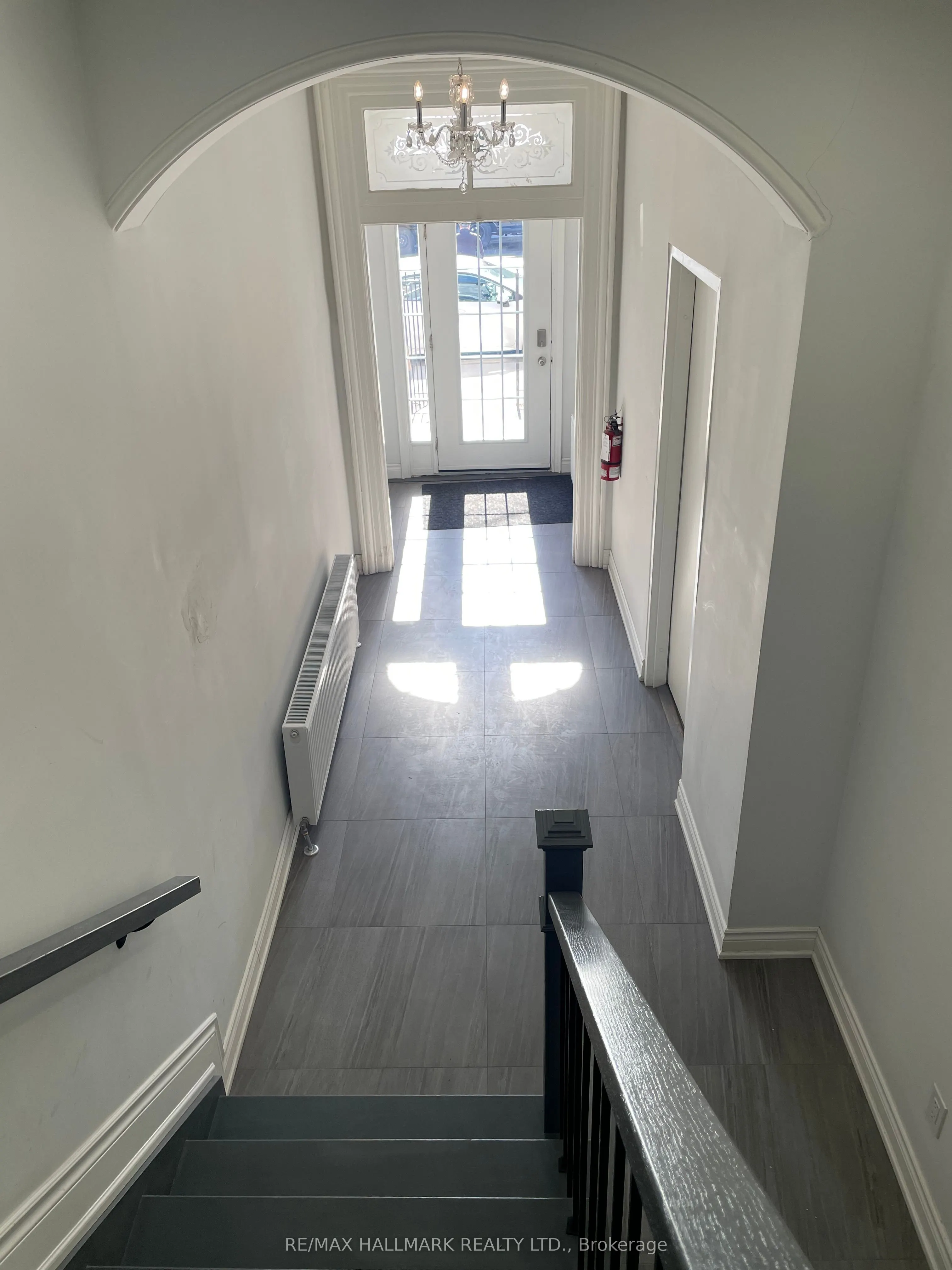 414 Dundas Street E