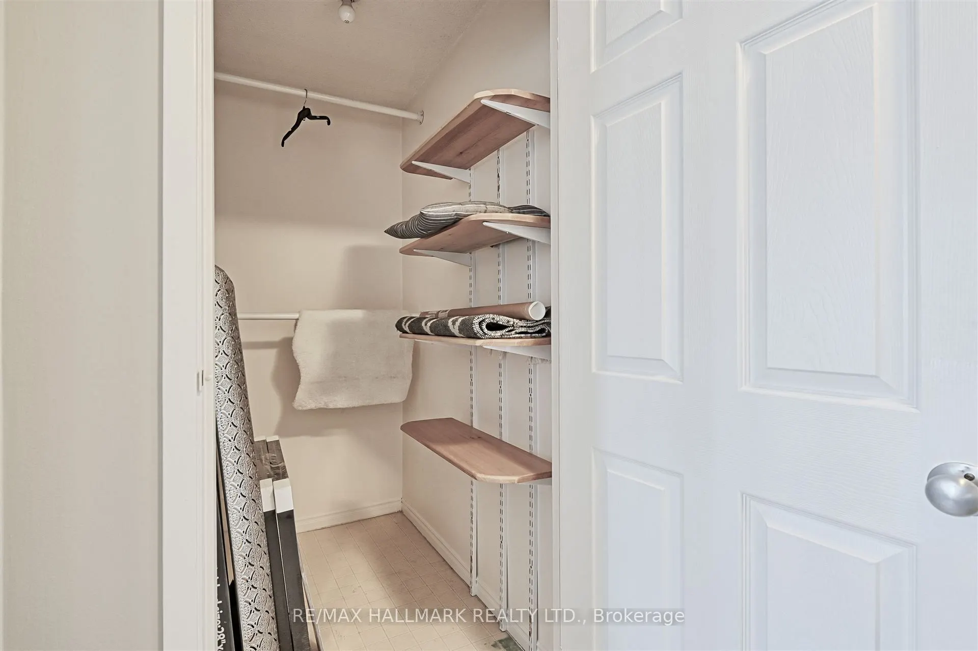 86 Gerrard Street E, #8E
