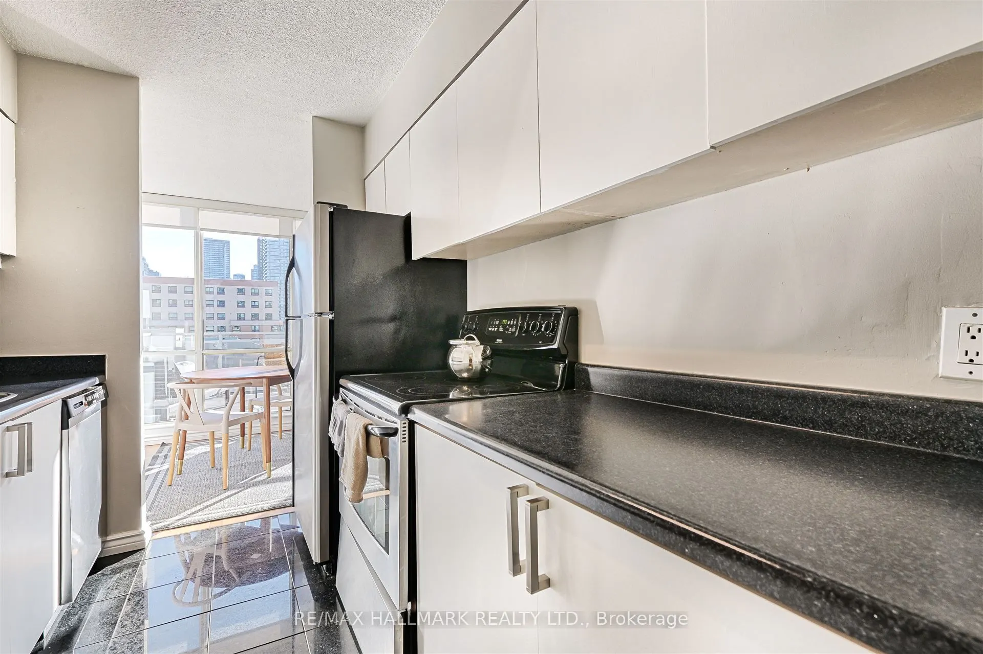 86 Gerrard Street E, #8E