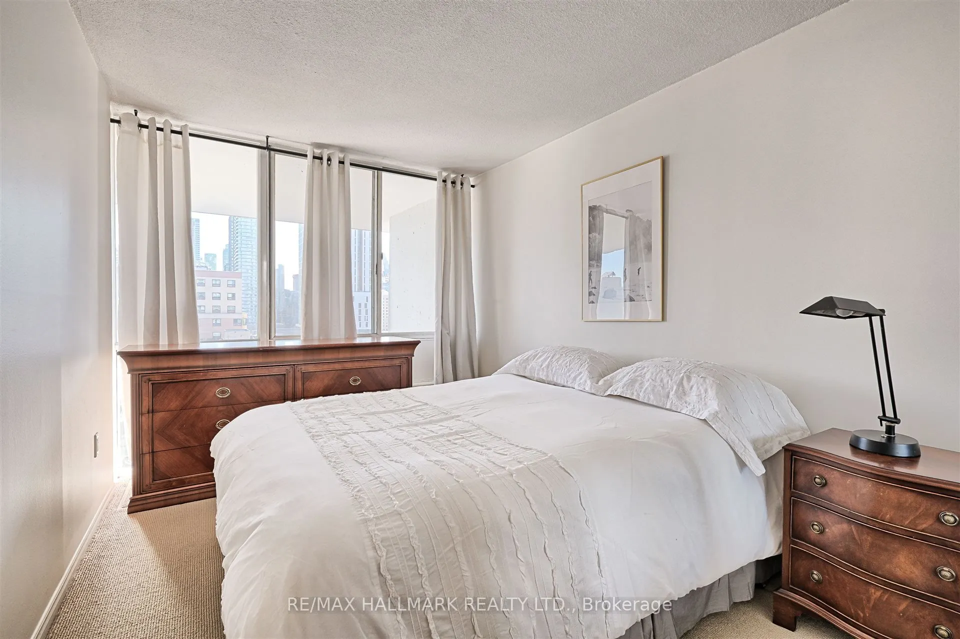 86 Gerrard Street E, #8E