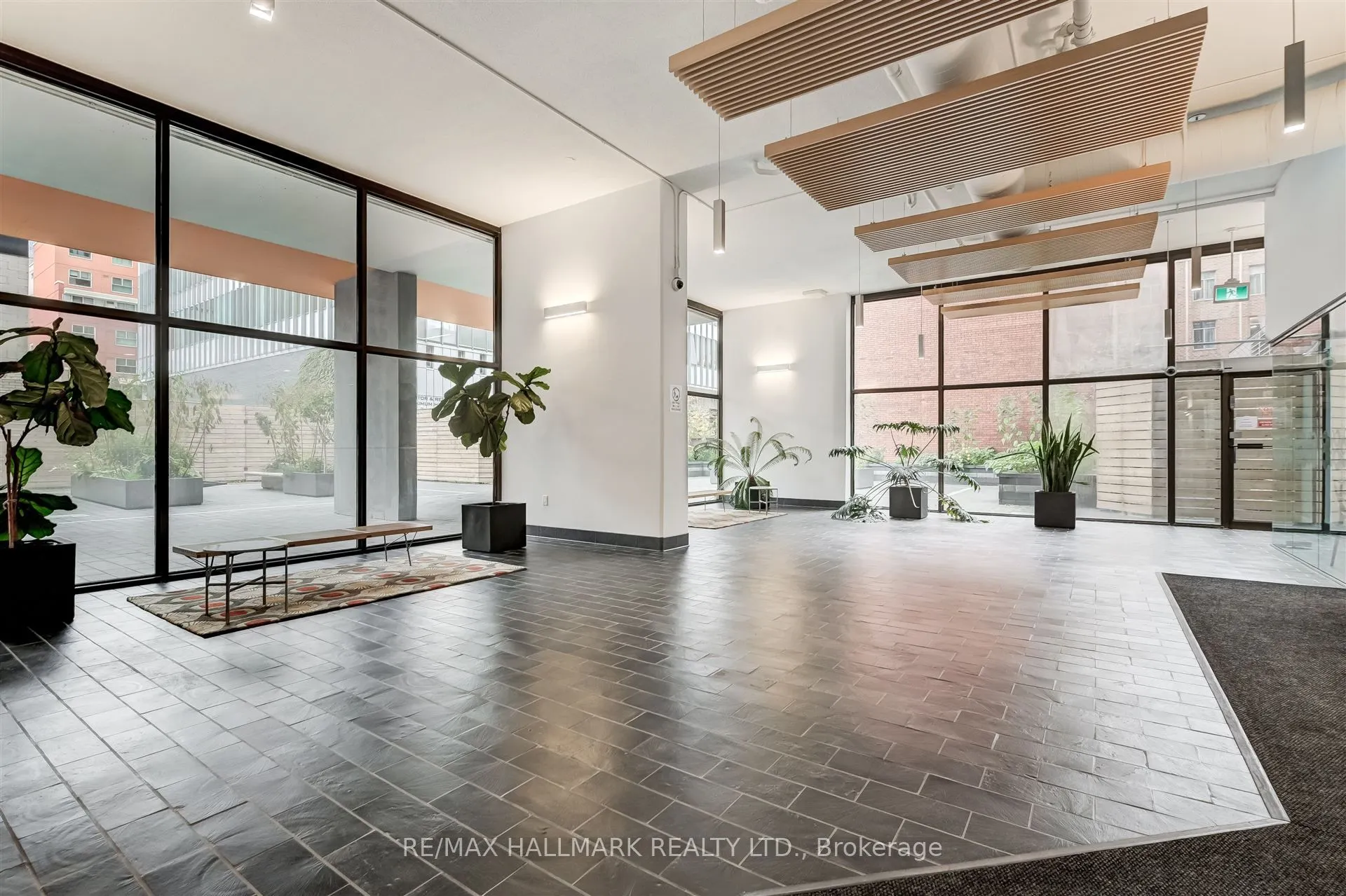 86 Gerrard Street E, #8E