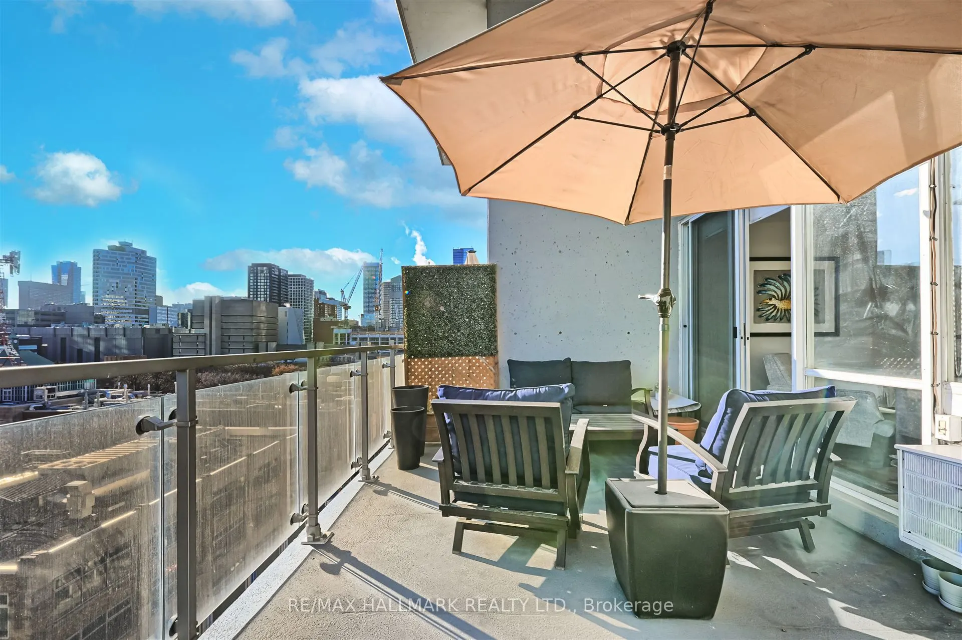 86 Gerrard Street E, #8E