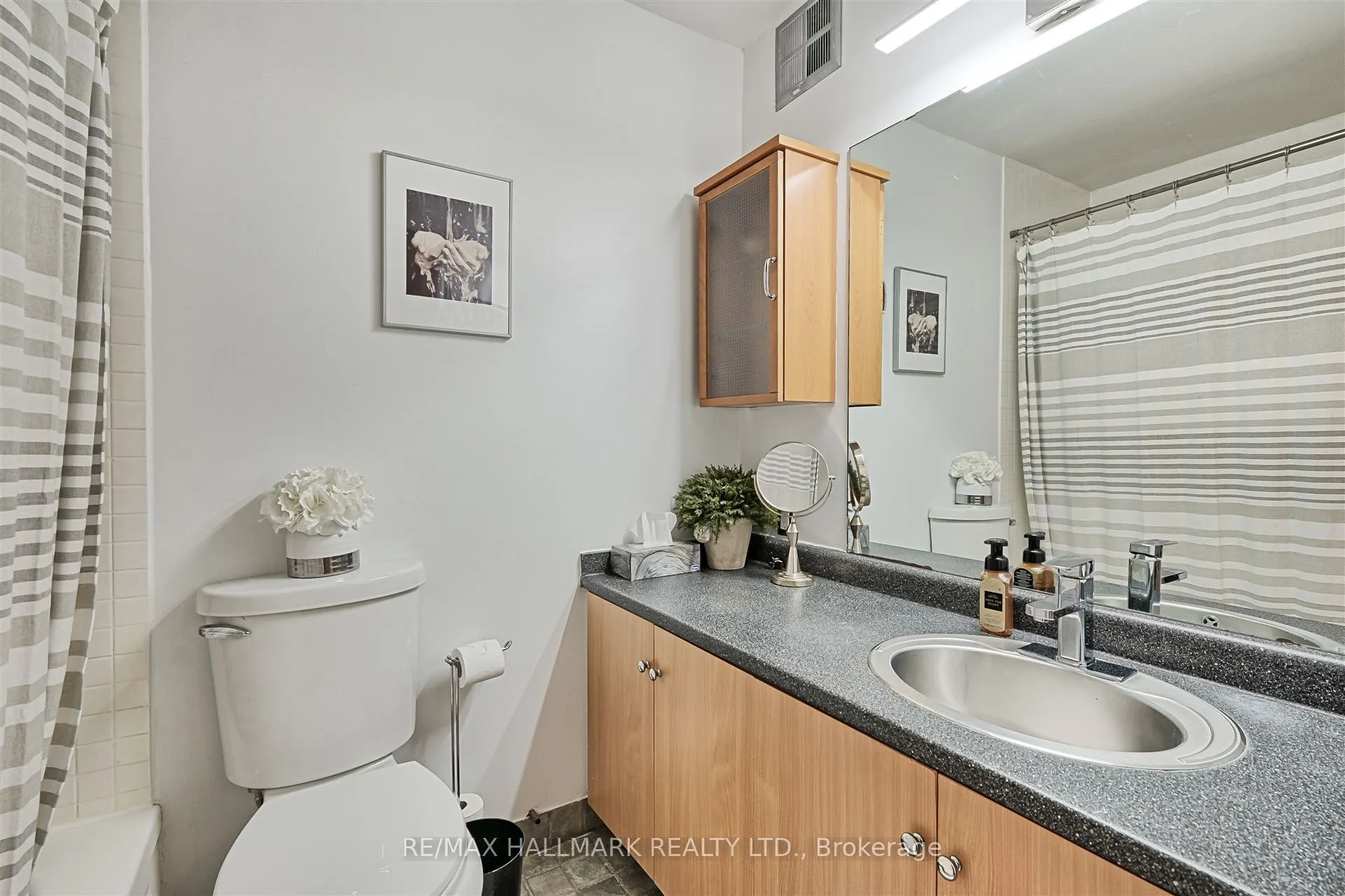 86 Gerrard Street E, #8E