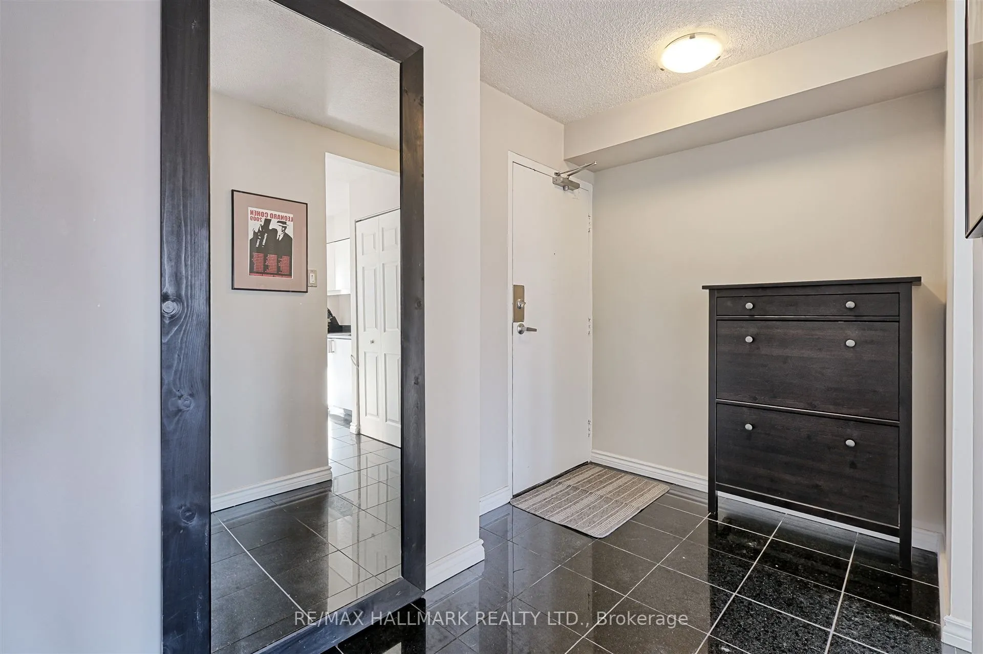 86 Gerrard Street E, #8E