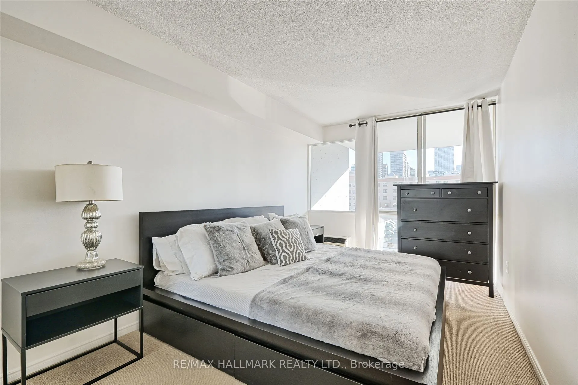 86 Gerrard Street E, #8E