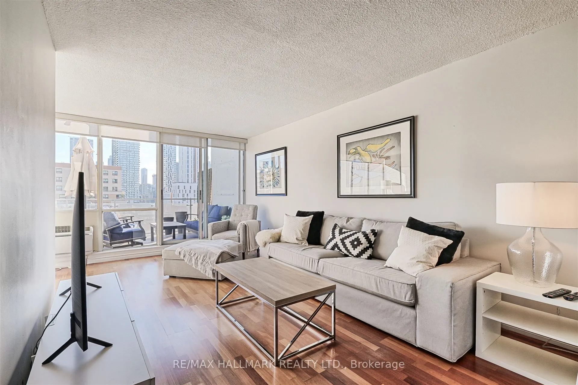 86 Gerrard Street E, #8E