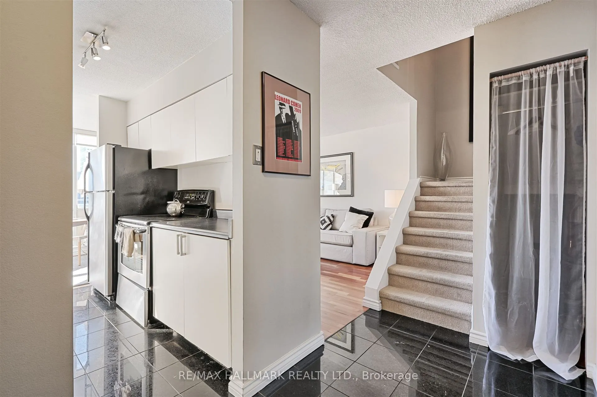 86 Gerrard Street E, #8E