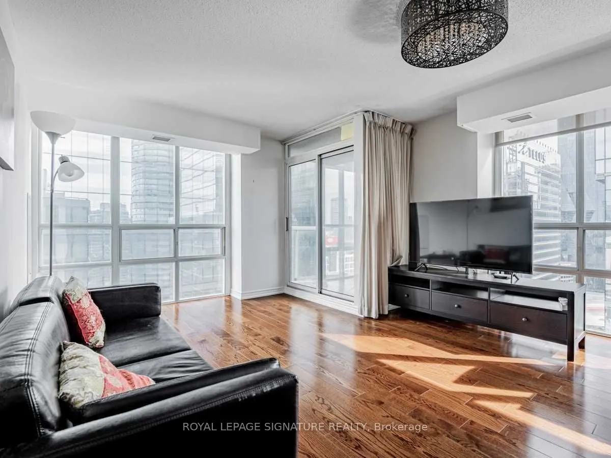 30 Grand Trunk Crescent, #3906