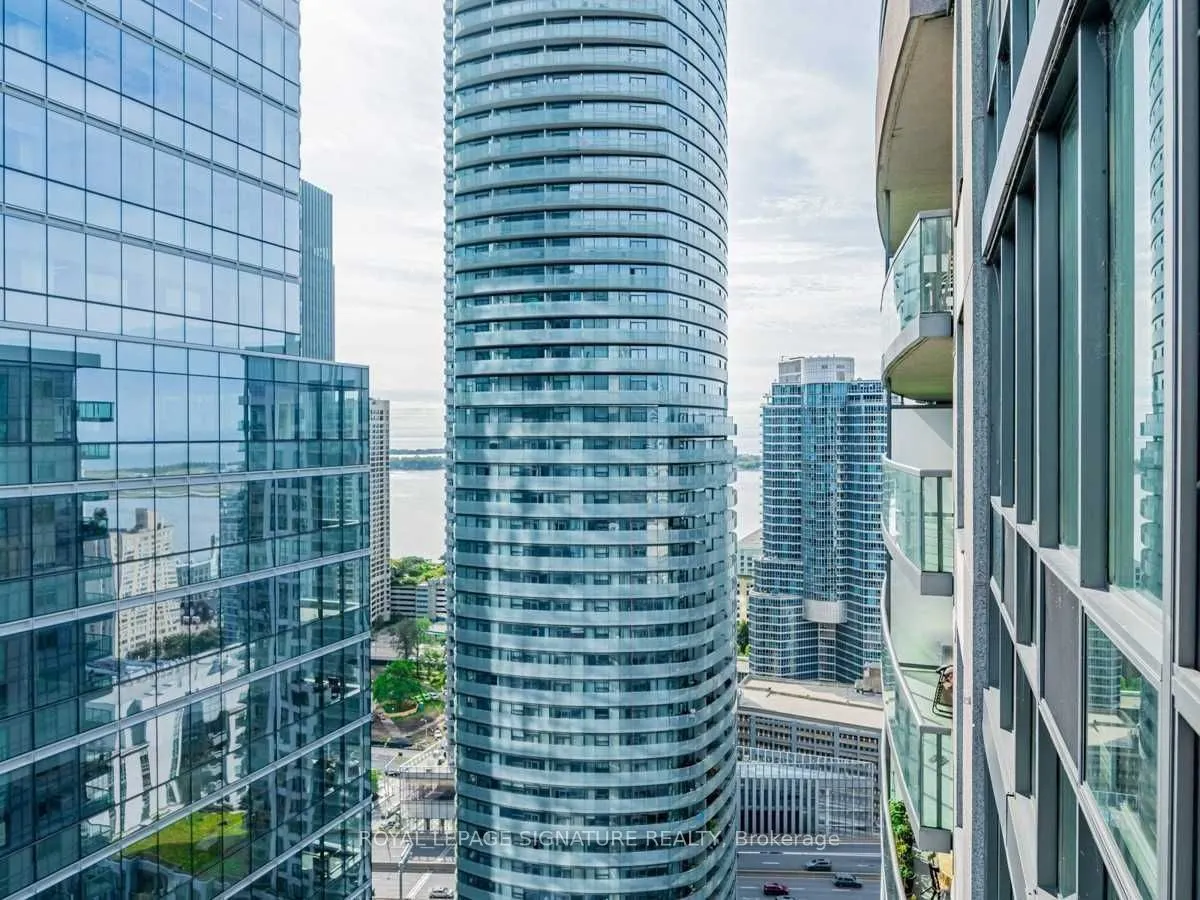 30 Grand Trunk Crescent, #3906