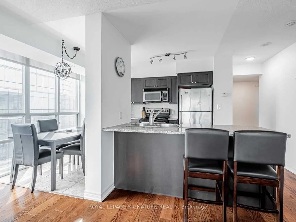 30 Grand Trunk Crescent, #3906